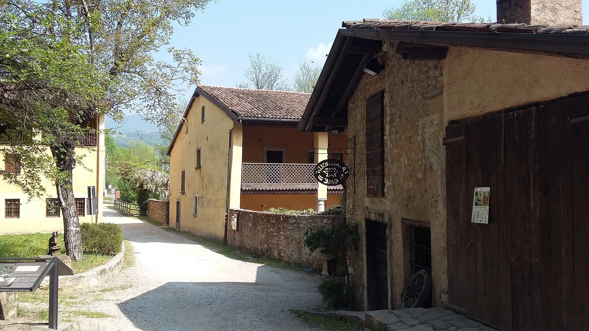 Photo showing: Borgo del Maglio Averoldi