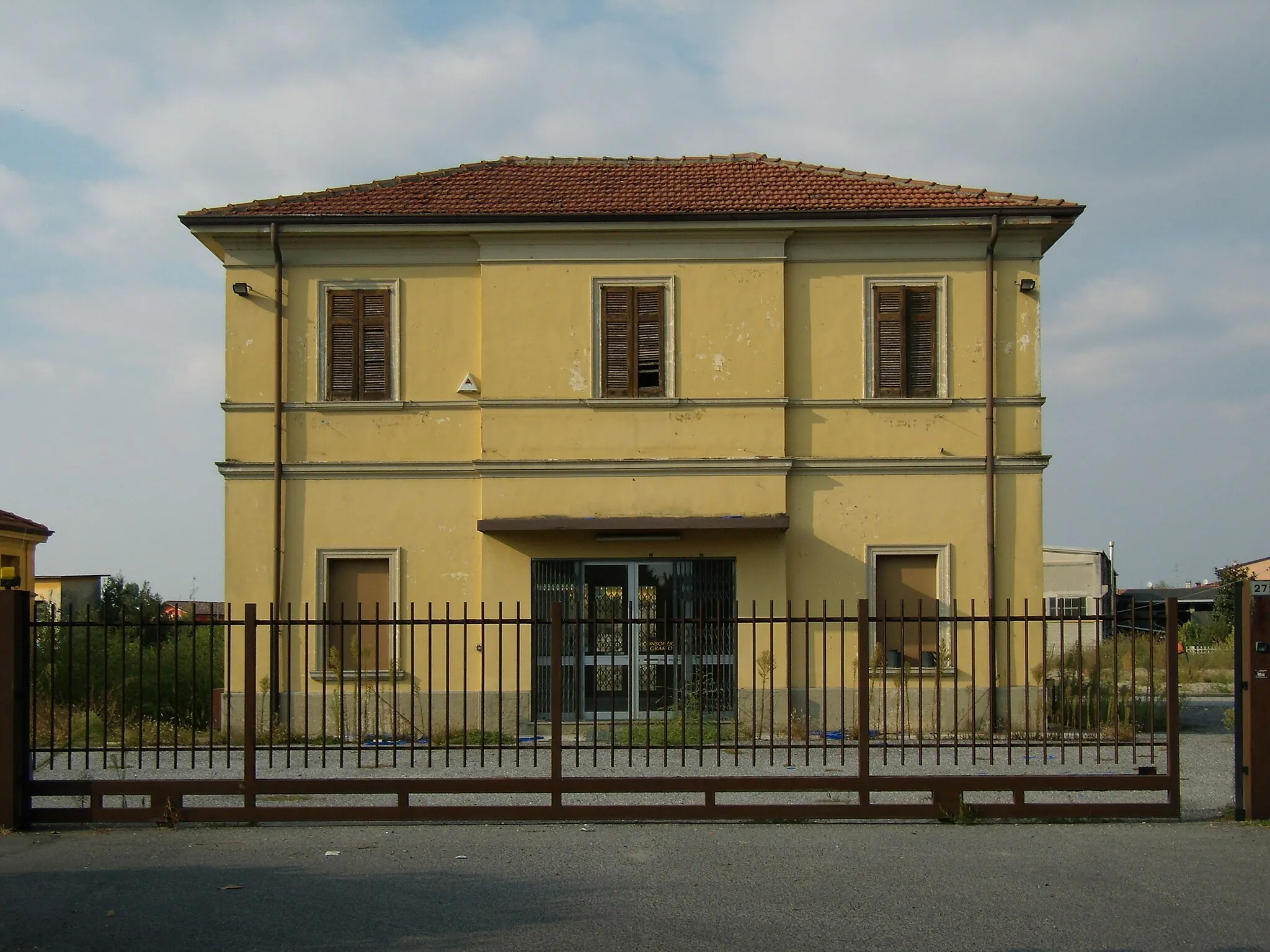 Photo showing: Former SNFT railway station in Orzinuovi (BS), Italy
