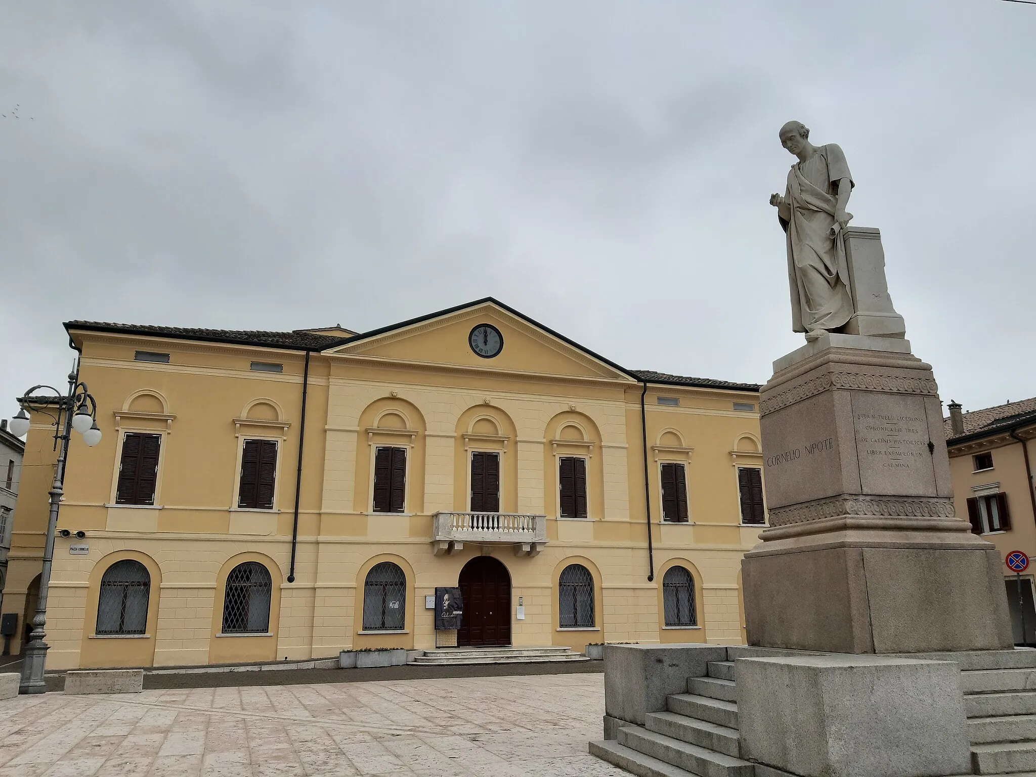 Photo showing: Ostiglia, Cornelio square