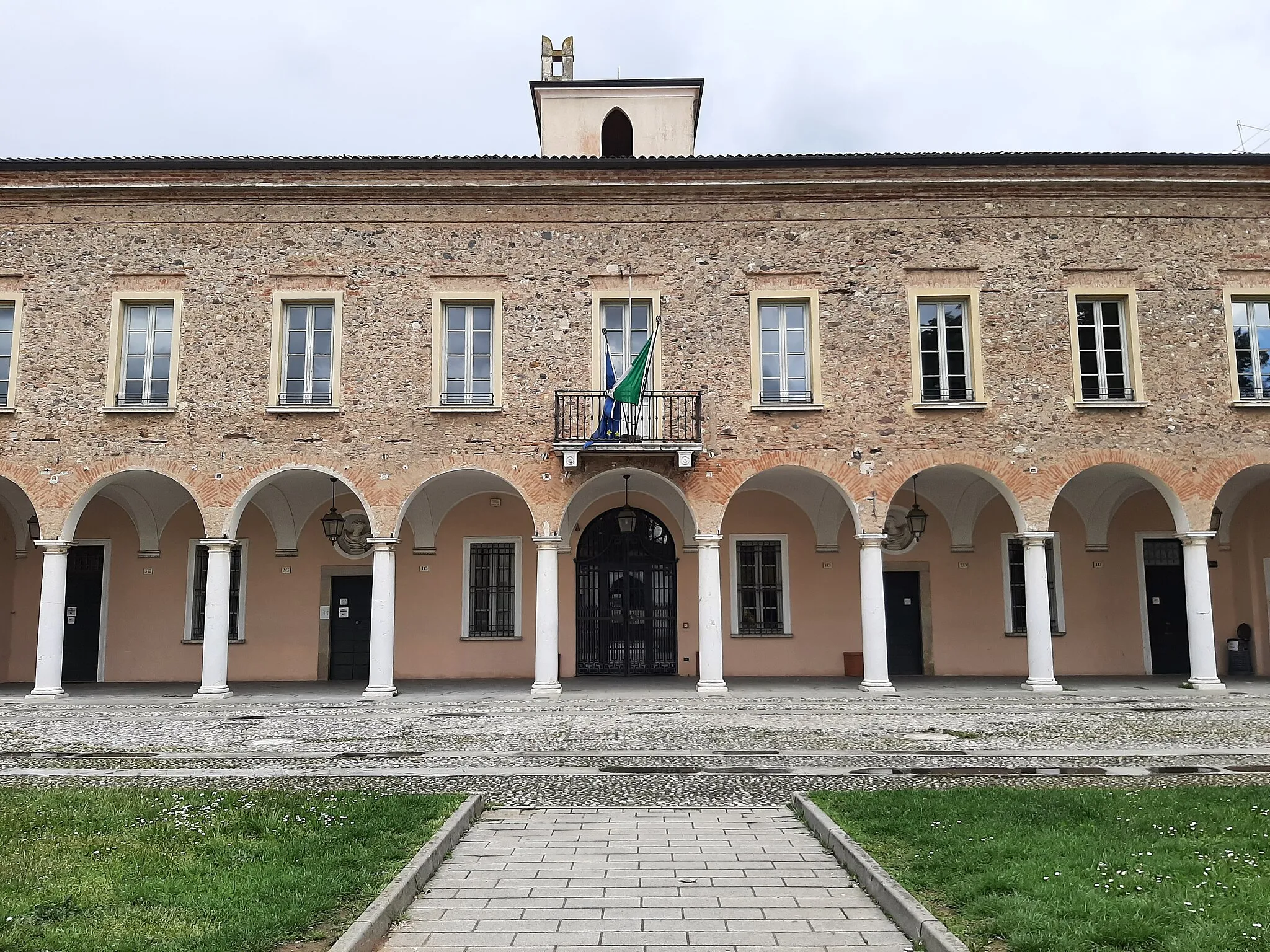 Photo showing: Scuola media Palazzo Baitelli Oldofredi (Paderno Franciacorta) - Facciata