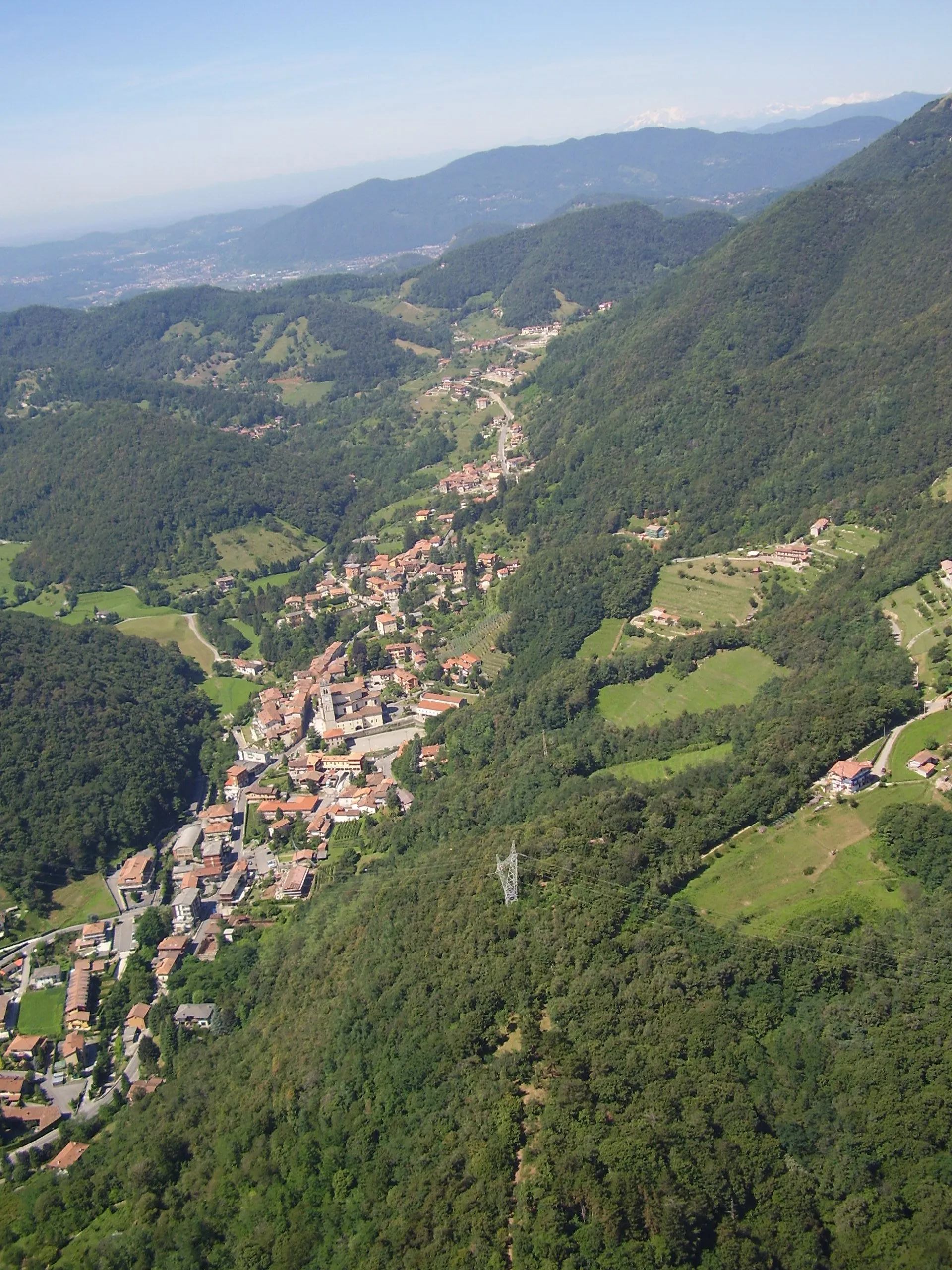 Photo showing: Vista aerea di Palazzago (Bergamo)