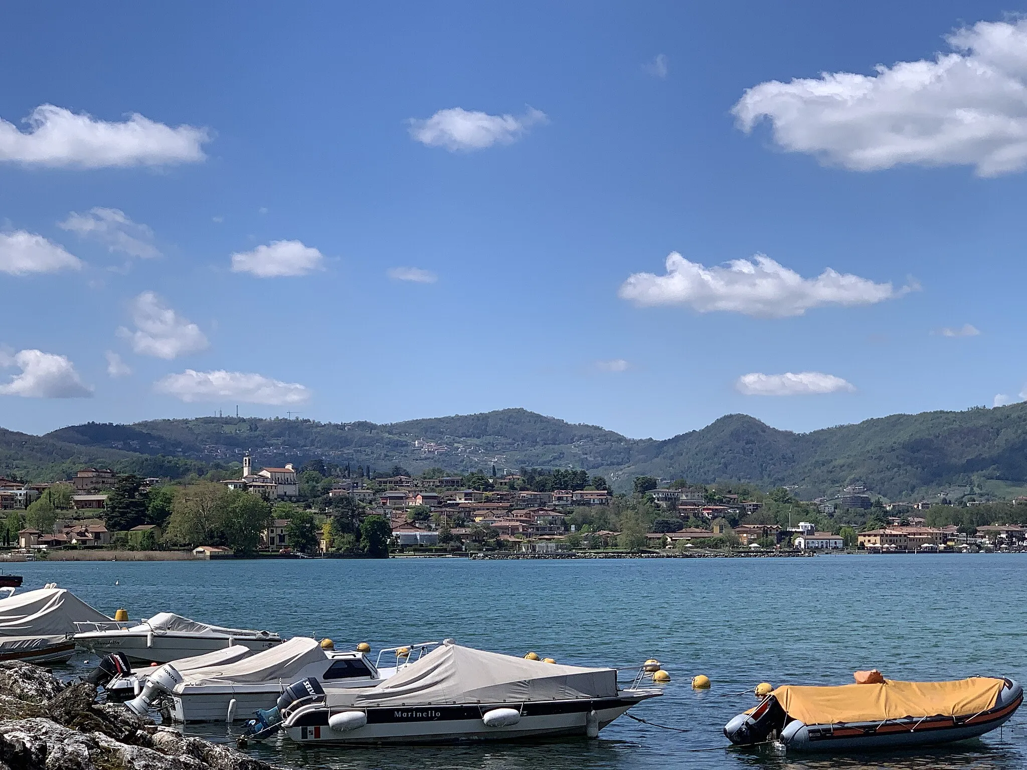 Photo showing: Veduta di Paratico dal lungolago di via Mazzini