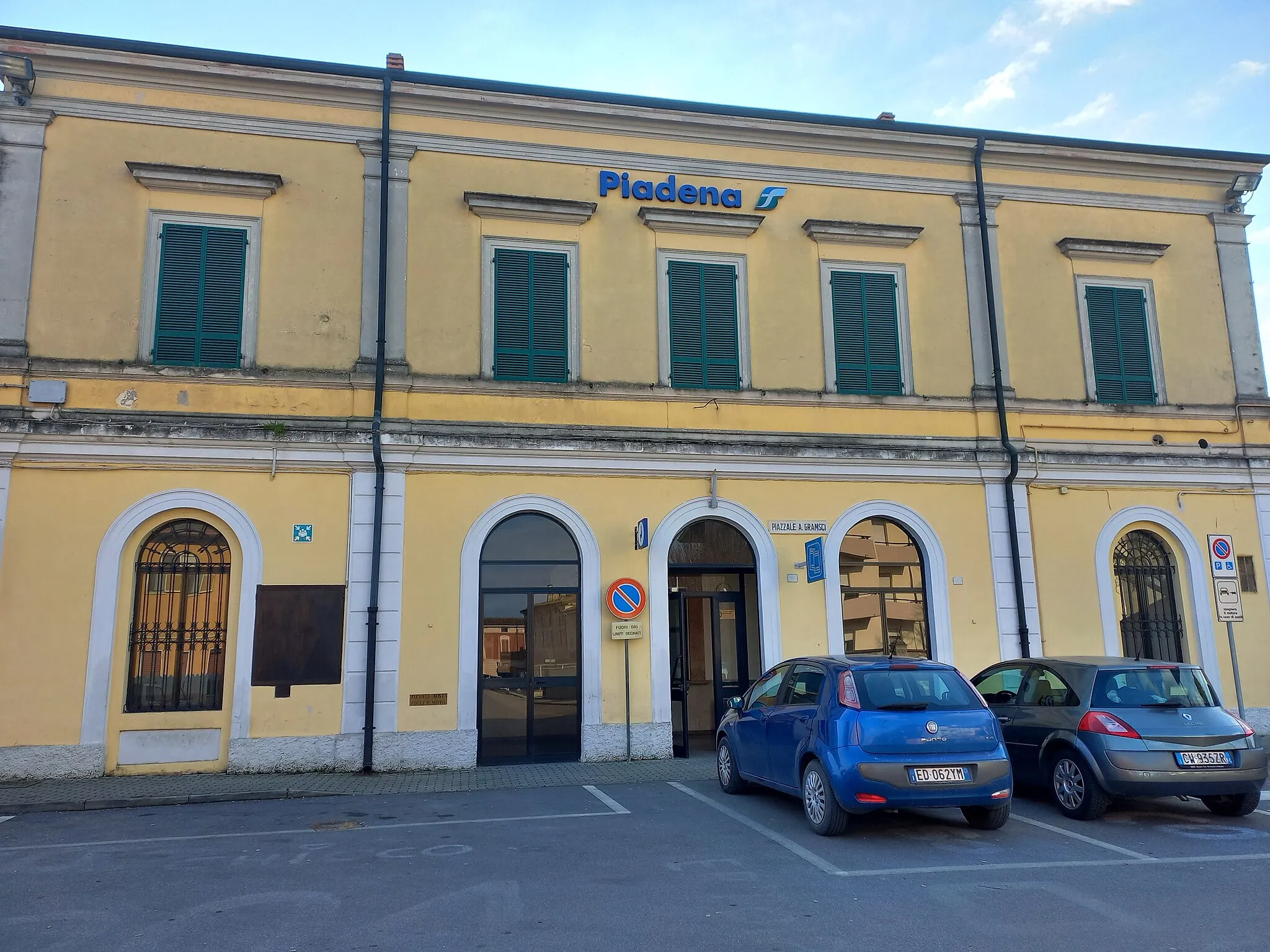 Photo showing: Piadena railway station