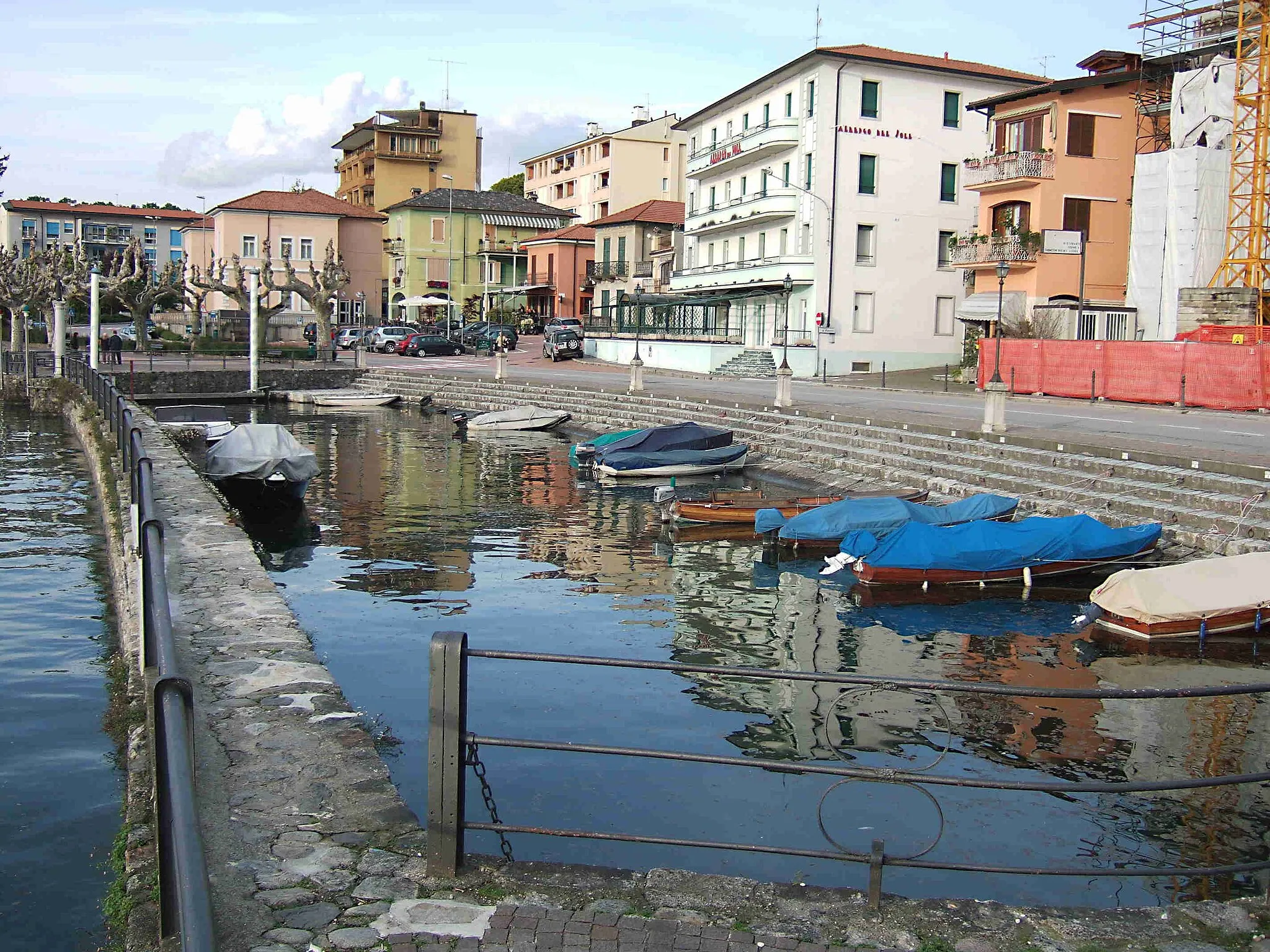 Photo showing: View of Porto Valtravaglia