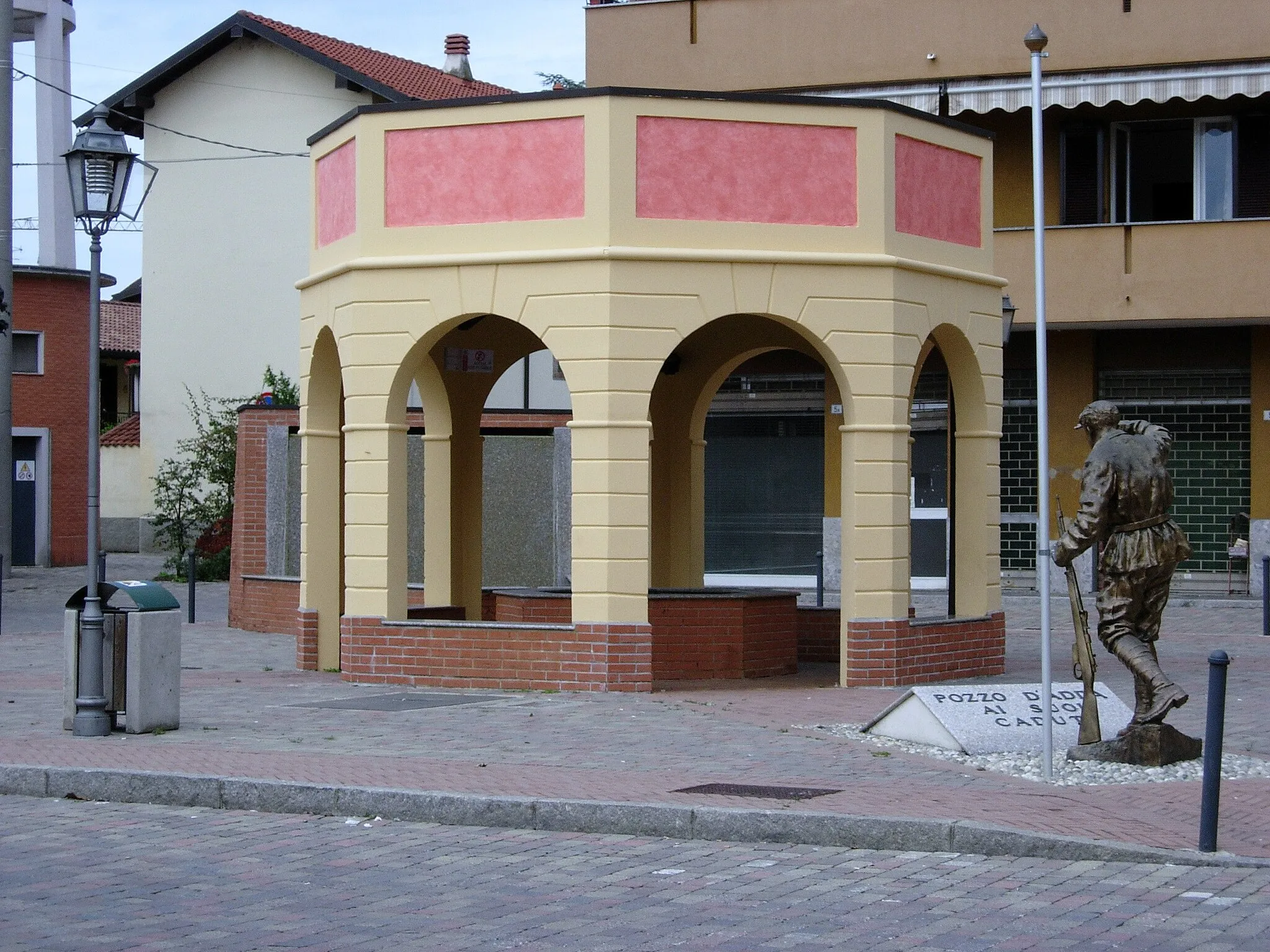 Photo showing: Fontana di Piazza Marconi a Pozzo d'Adda