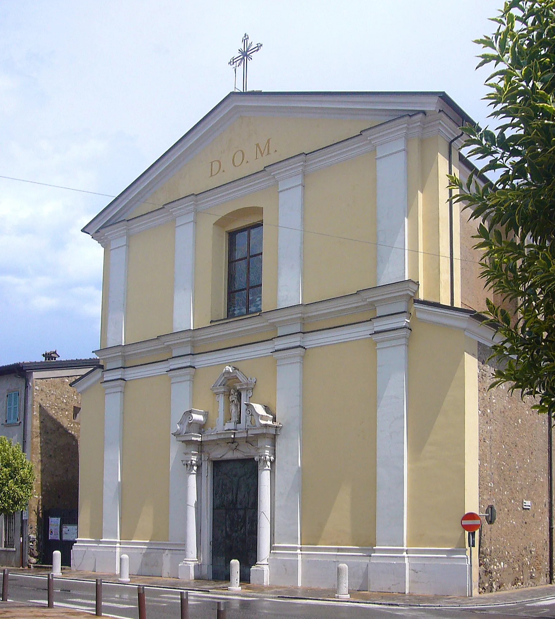 Photo showing: La chiesa parrocchiale di Pozzolengo, in provincia di Brescia