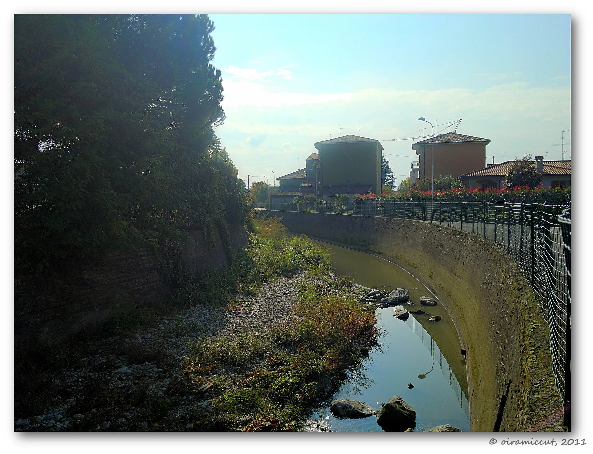 Photo showing: Il Lesina al cimitero di Presezzo verso sud.