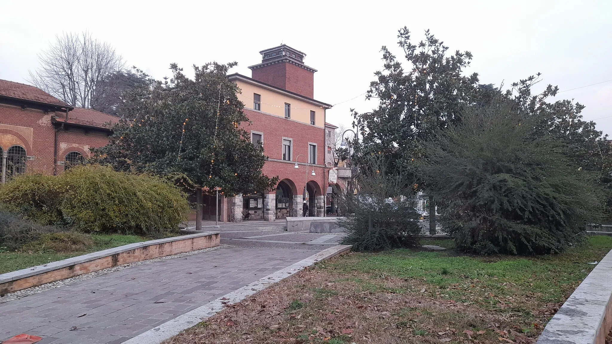 Photo showing: Piazza della Chiesa a Rescaldina