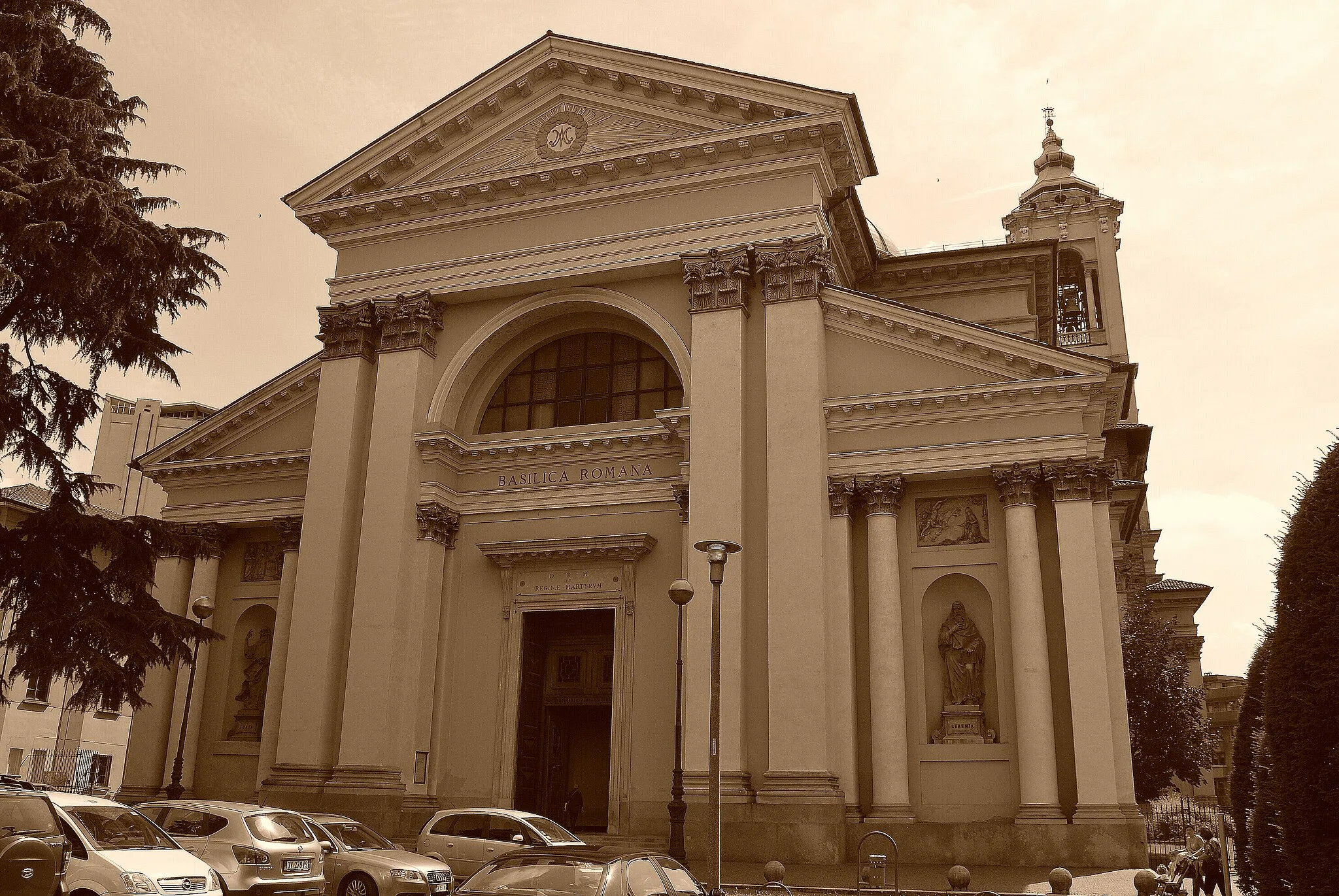 Photo showing: Rho (MI), Italy - Santuario Beata Vergine Addolorata