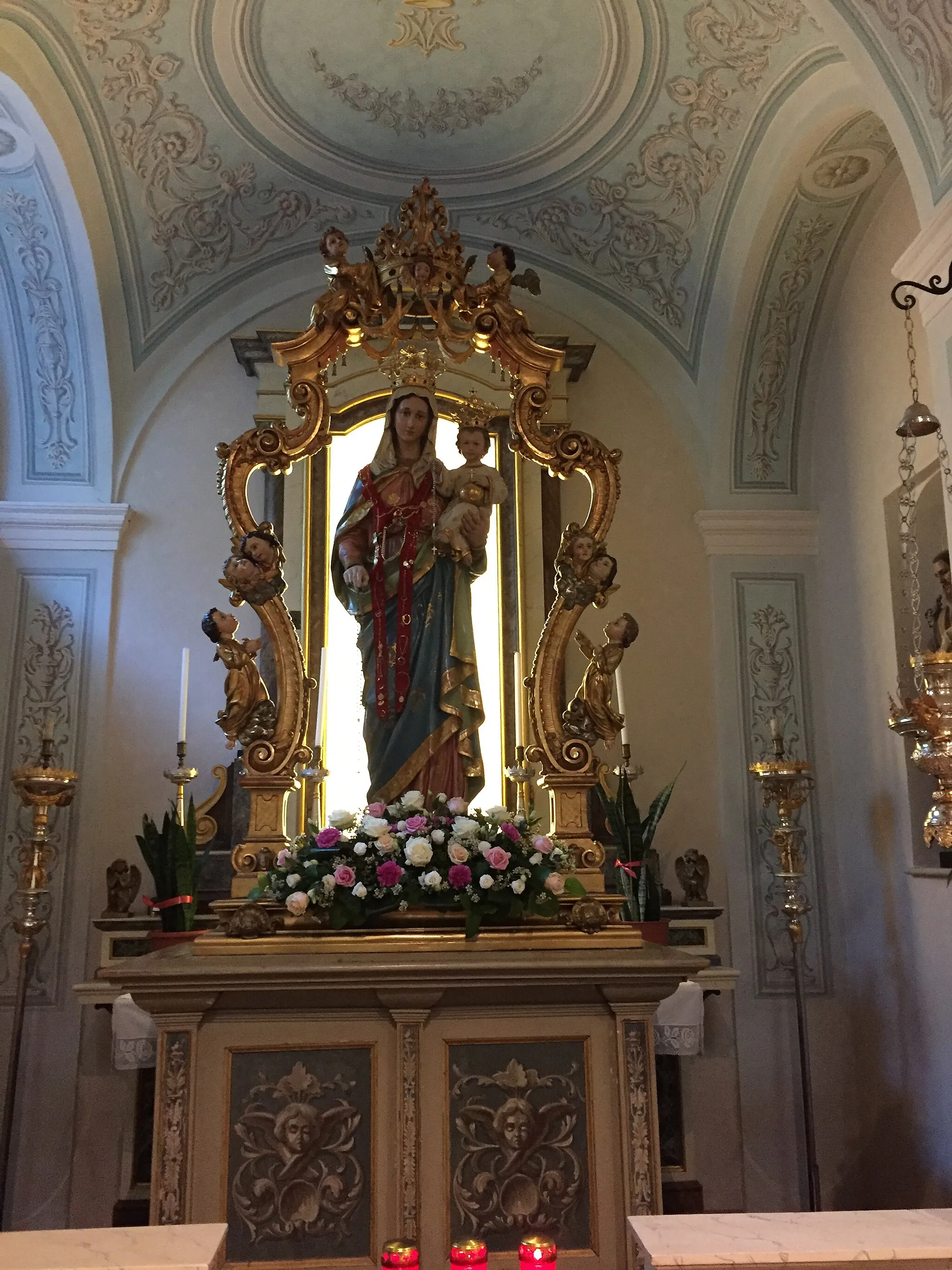 Photo showing: La statua della Madonna del Rosario della Chiesa di Roncello