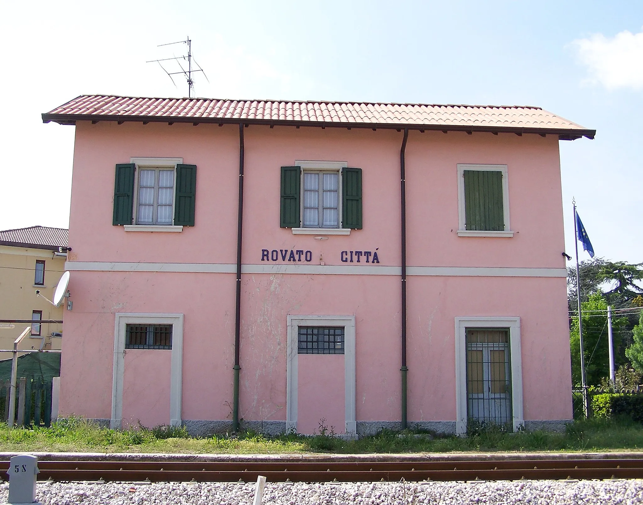 Photo showing: Lato ferrovia della stazione di Rovato città sulla Iseo-Rovato.