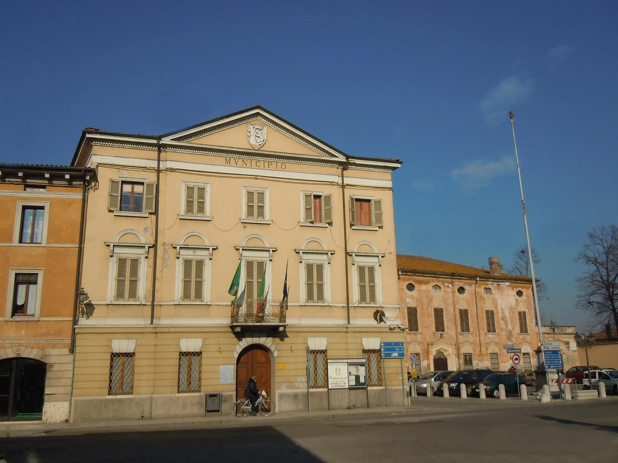 Photo showing: Roverbella, il municipio