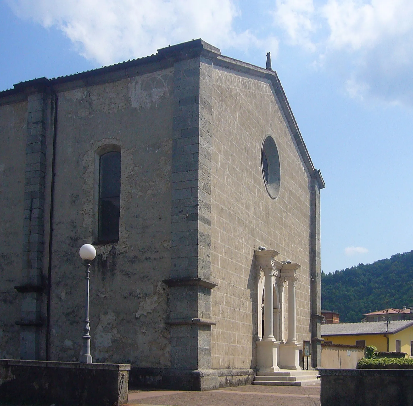 Photo showing: La chiesa parrocchiale di San Michele Arcangelo a Sabbio Chiese (BS)