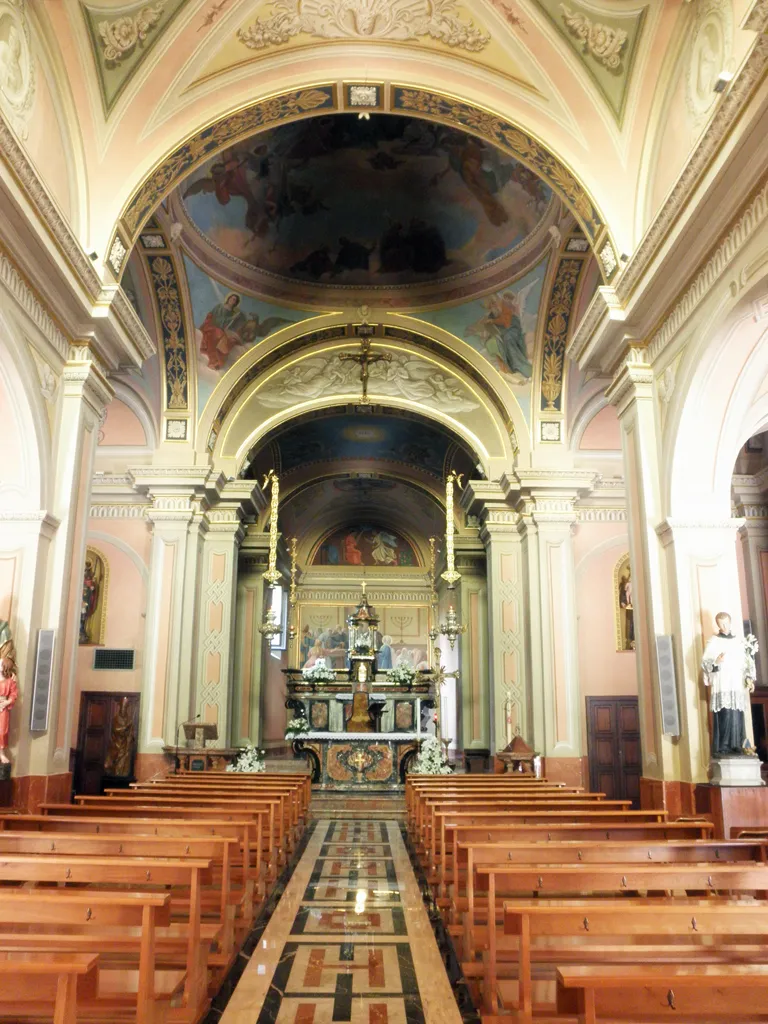 Photo showing: Interno della chiesa parrocchiale di Salerano sul Lambro.