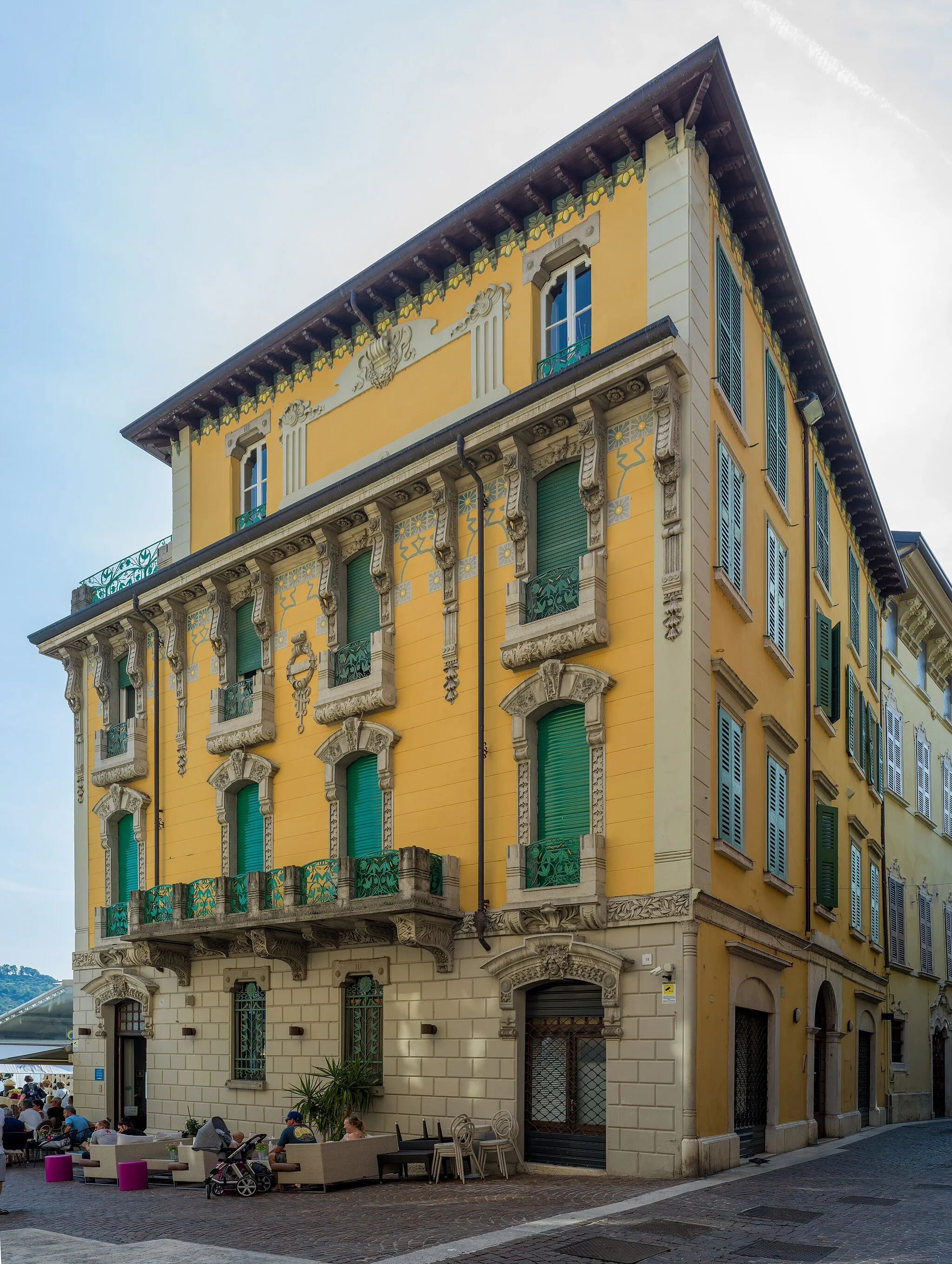 Photo showing: Art Nouveau Palace in Salò.