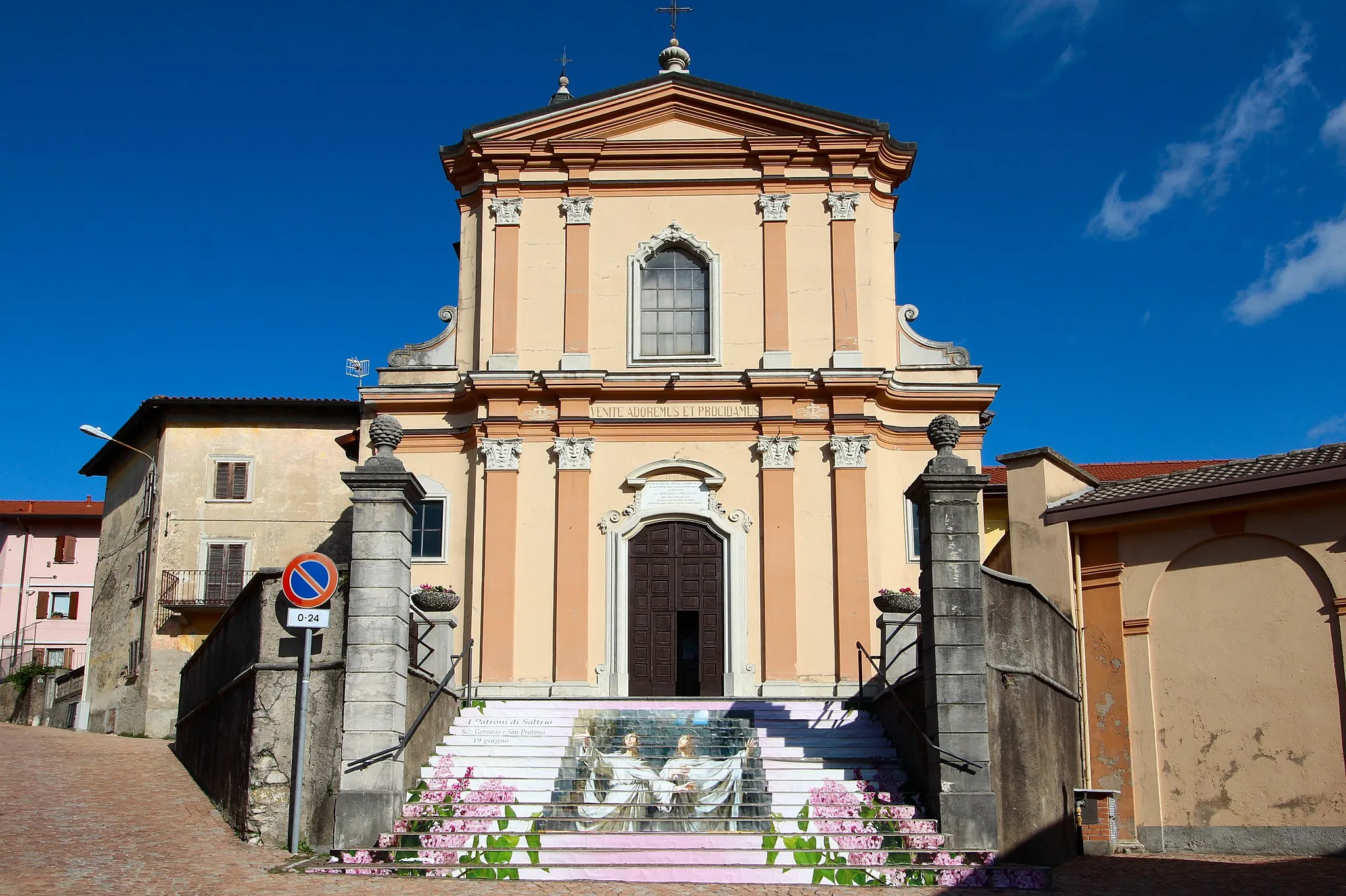 Photo showing: Church Santi Gervaso e Protaso, Saltrio, Province of Varese, Lombardy, Italy