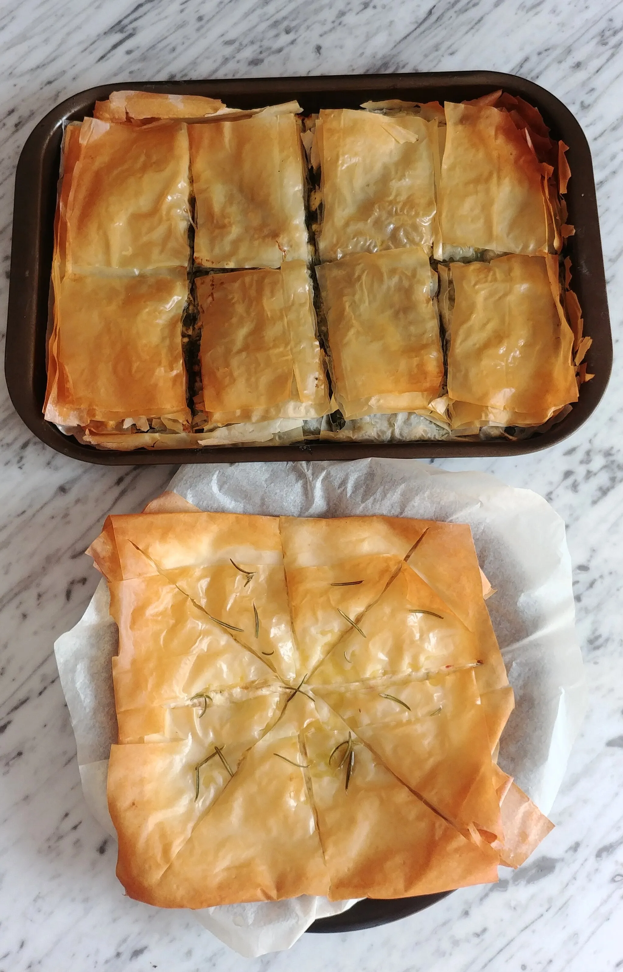 Photo showing: Hortopita and pita with cheese and crabs