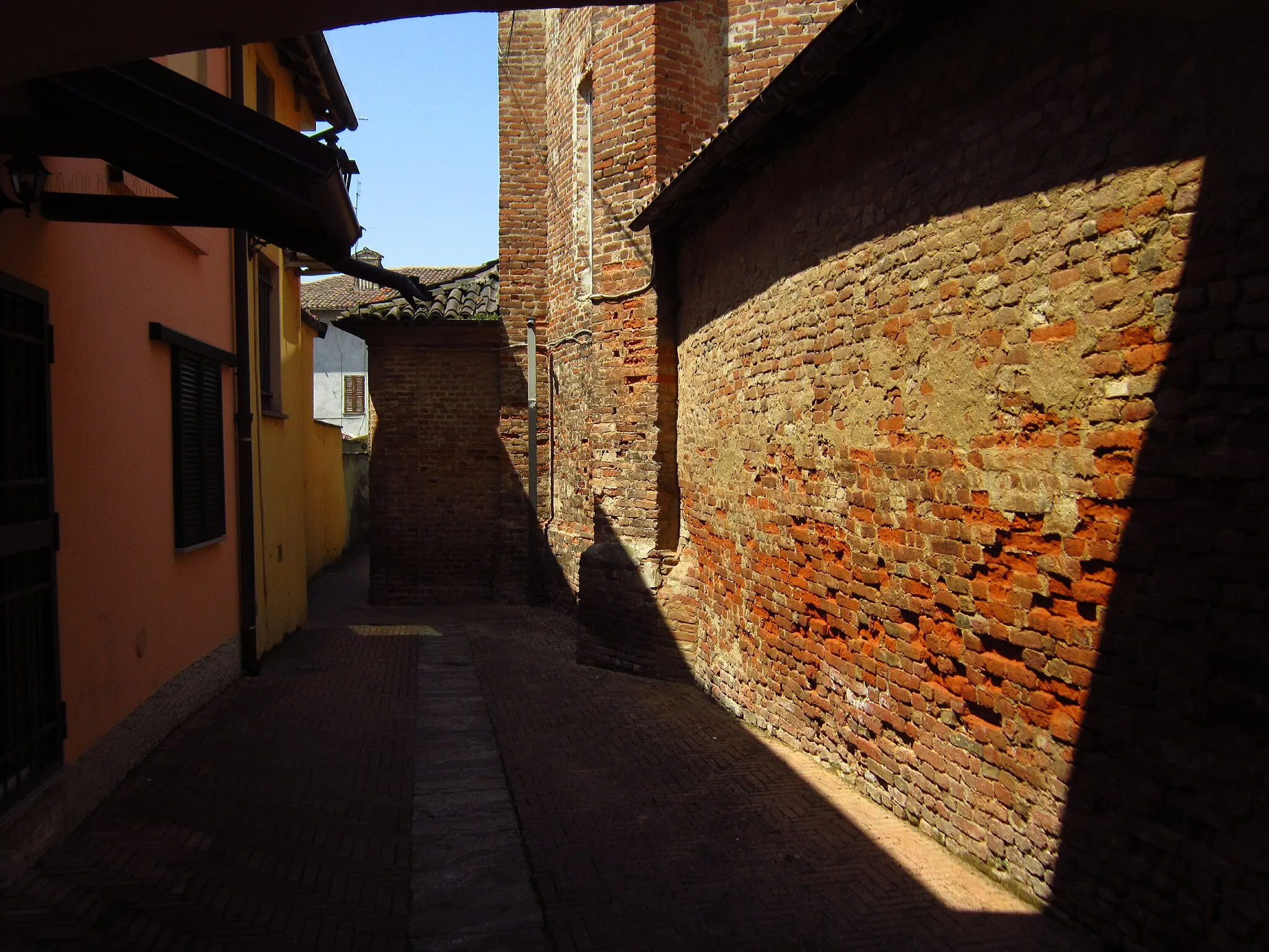 Photo showing: "Virgo Potens" alley in Sartirana, Pavia, italy