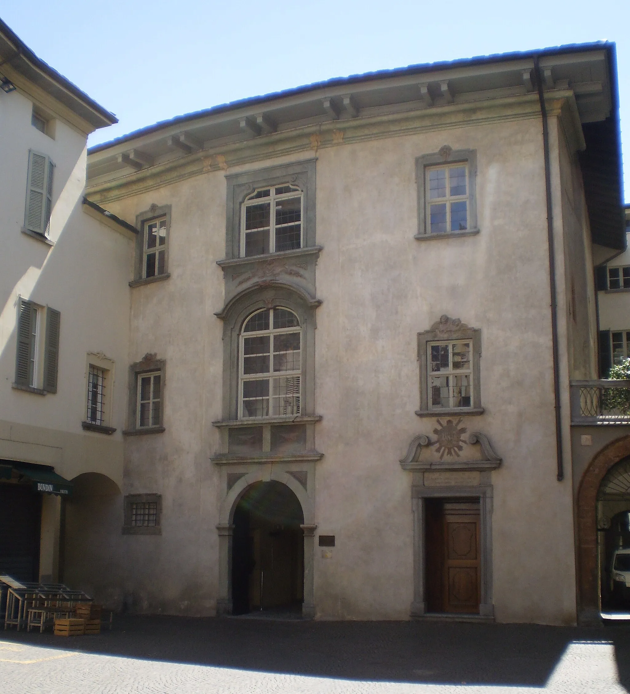 Photo showing: La facciata di palazzo Sertoli (XVII-XVIII sec.) in Piazza Quadrivio, a Sondrio.