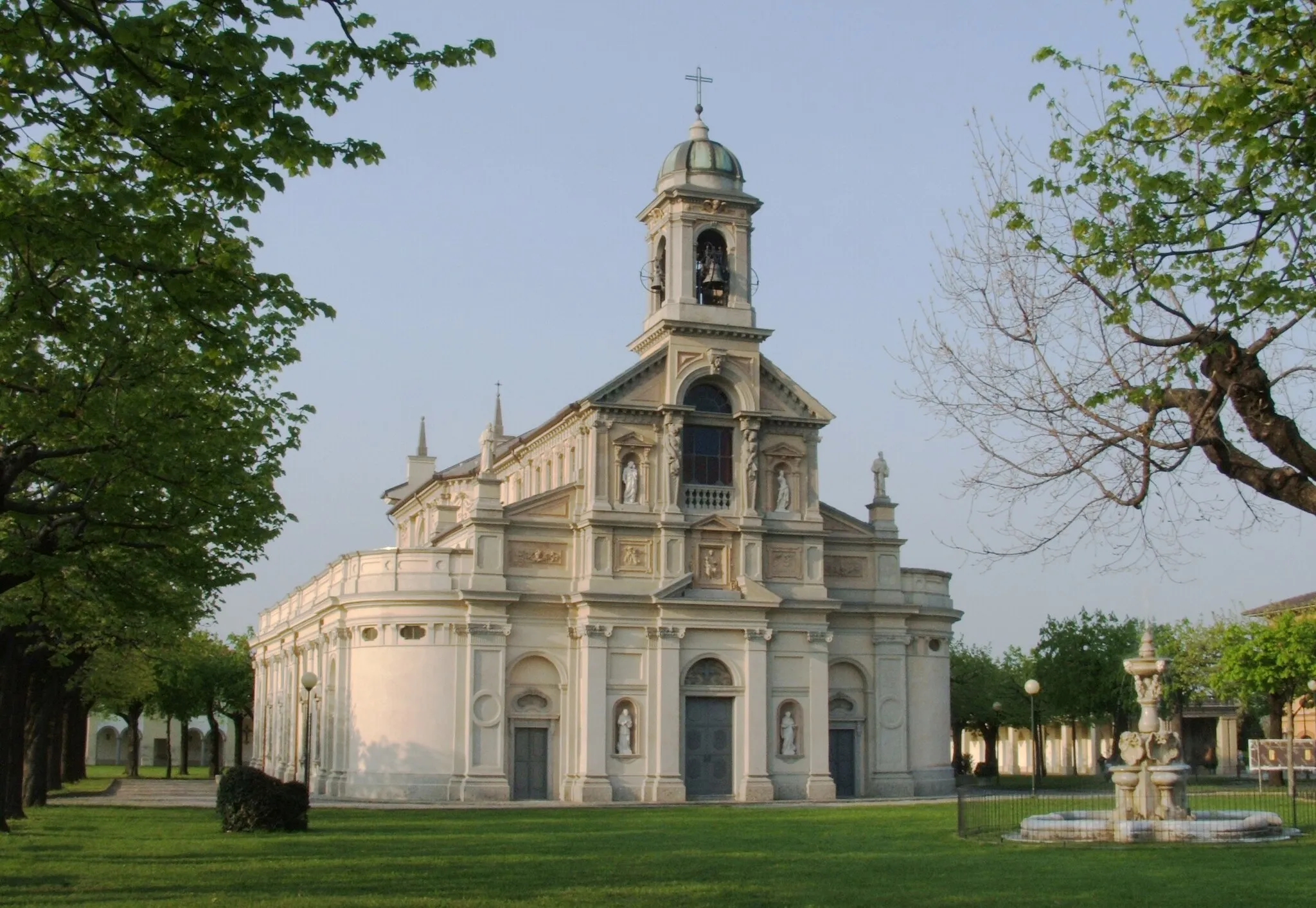 Photo showing: Stezzano, Bergamo, Italy - Sanctury of Madonna dei campi (Madonna of fields)