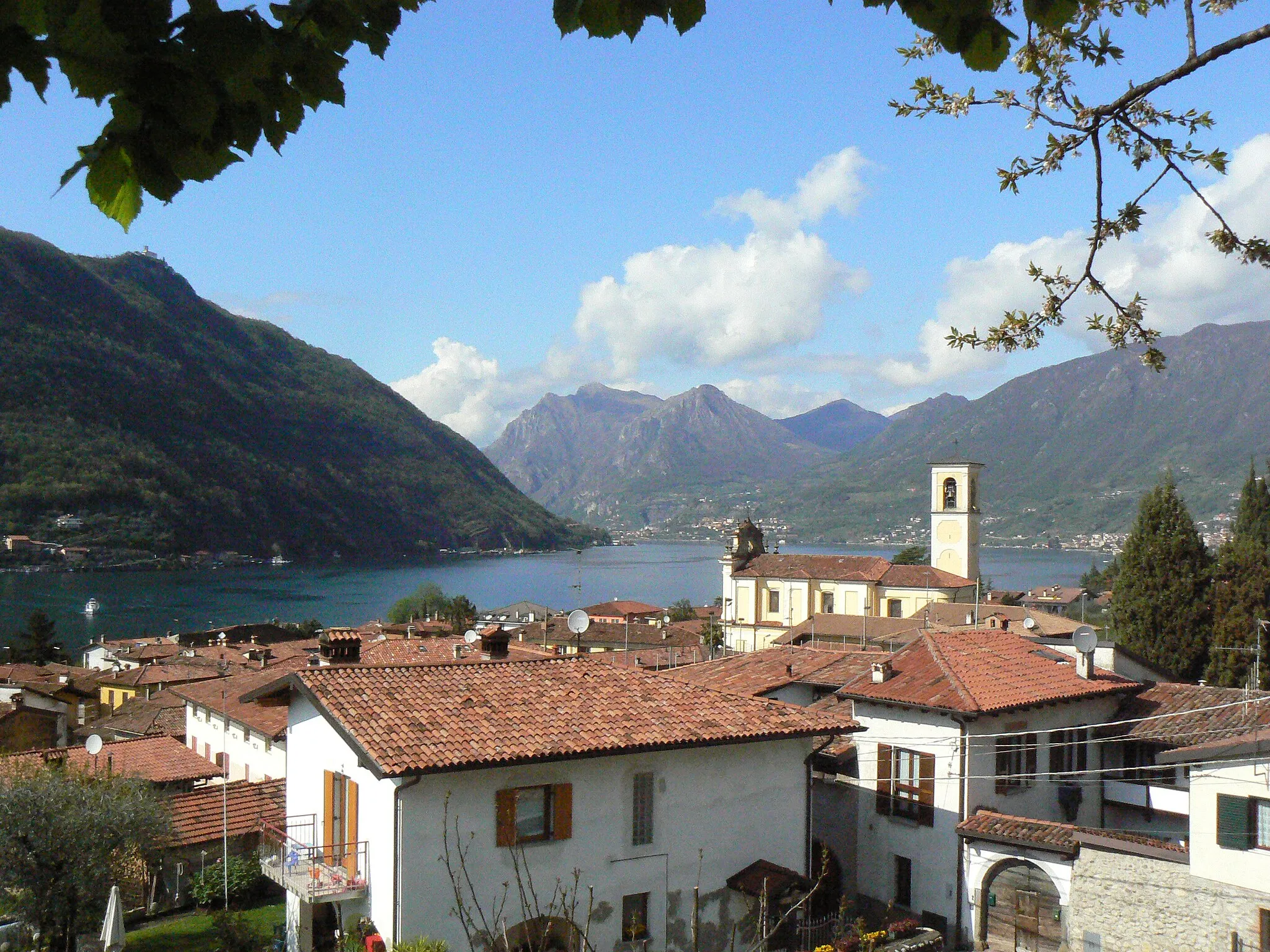 Photo showing: Panoramica di Sulzano e del lago d'Iseo