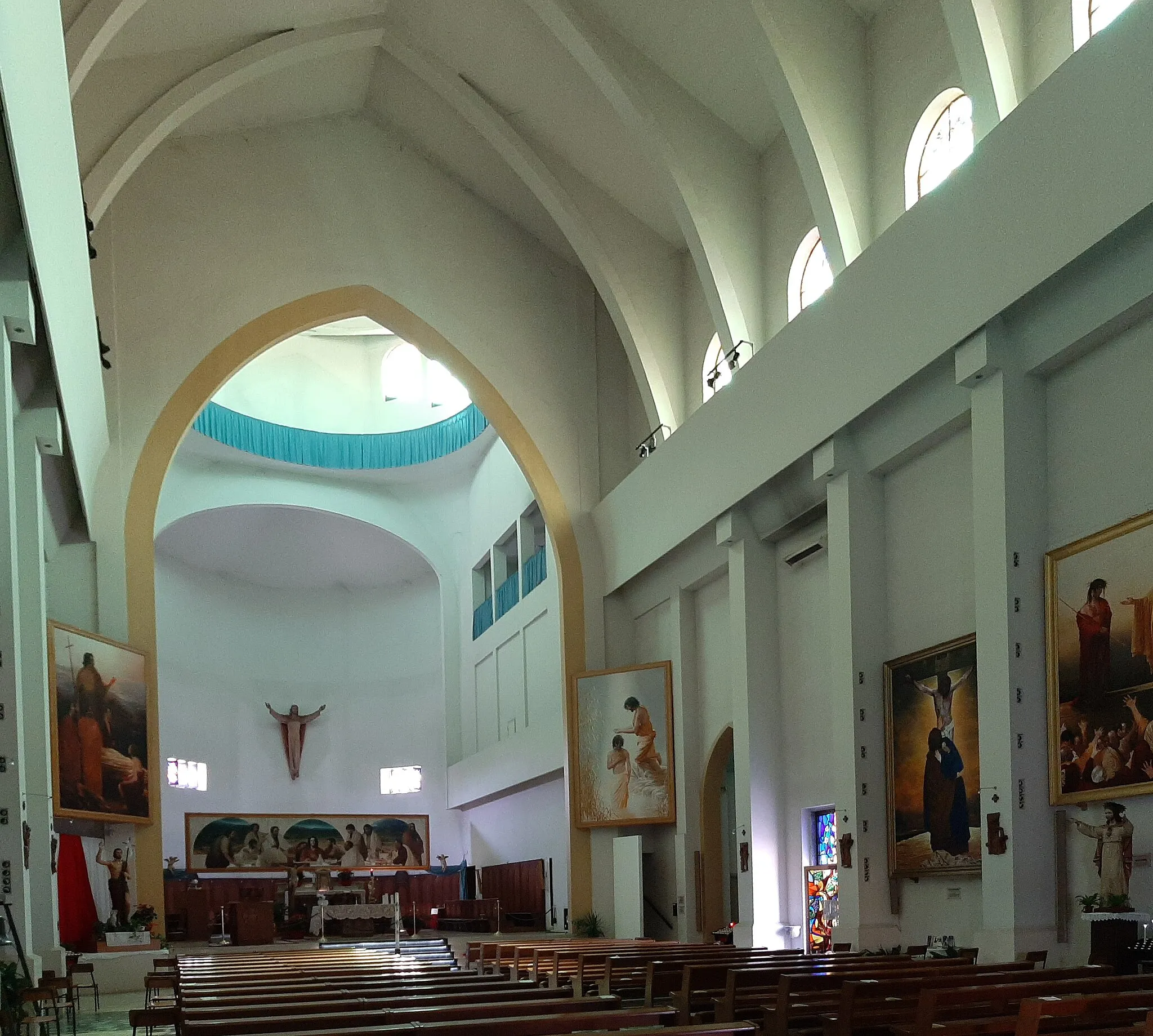 Photo showing: Interno della chiesa parrocchiale di San Giovanni Battista a Tavazzano.