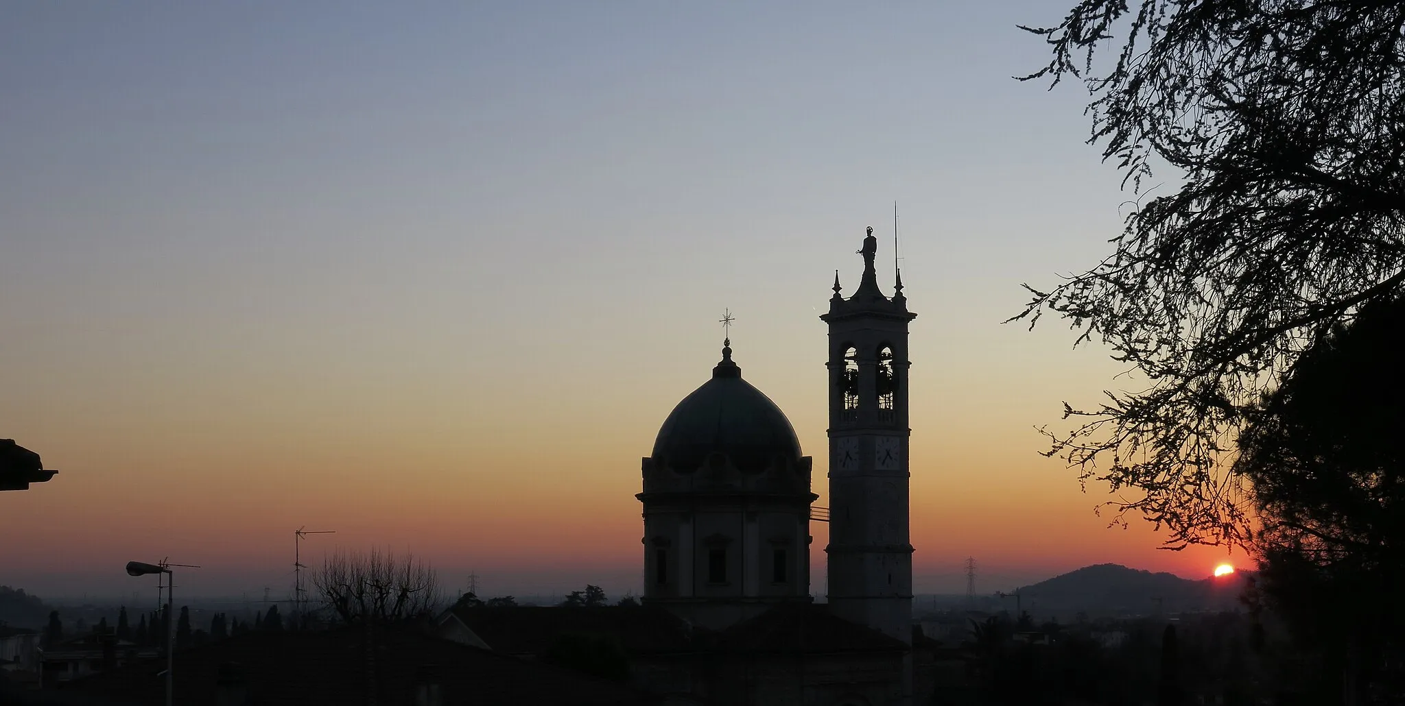 Photo showing: Tramonto sulla Parrocchia