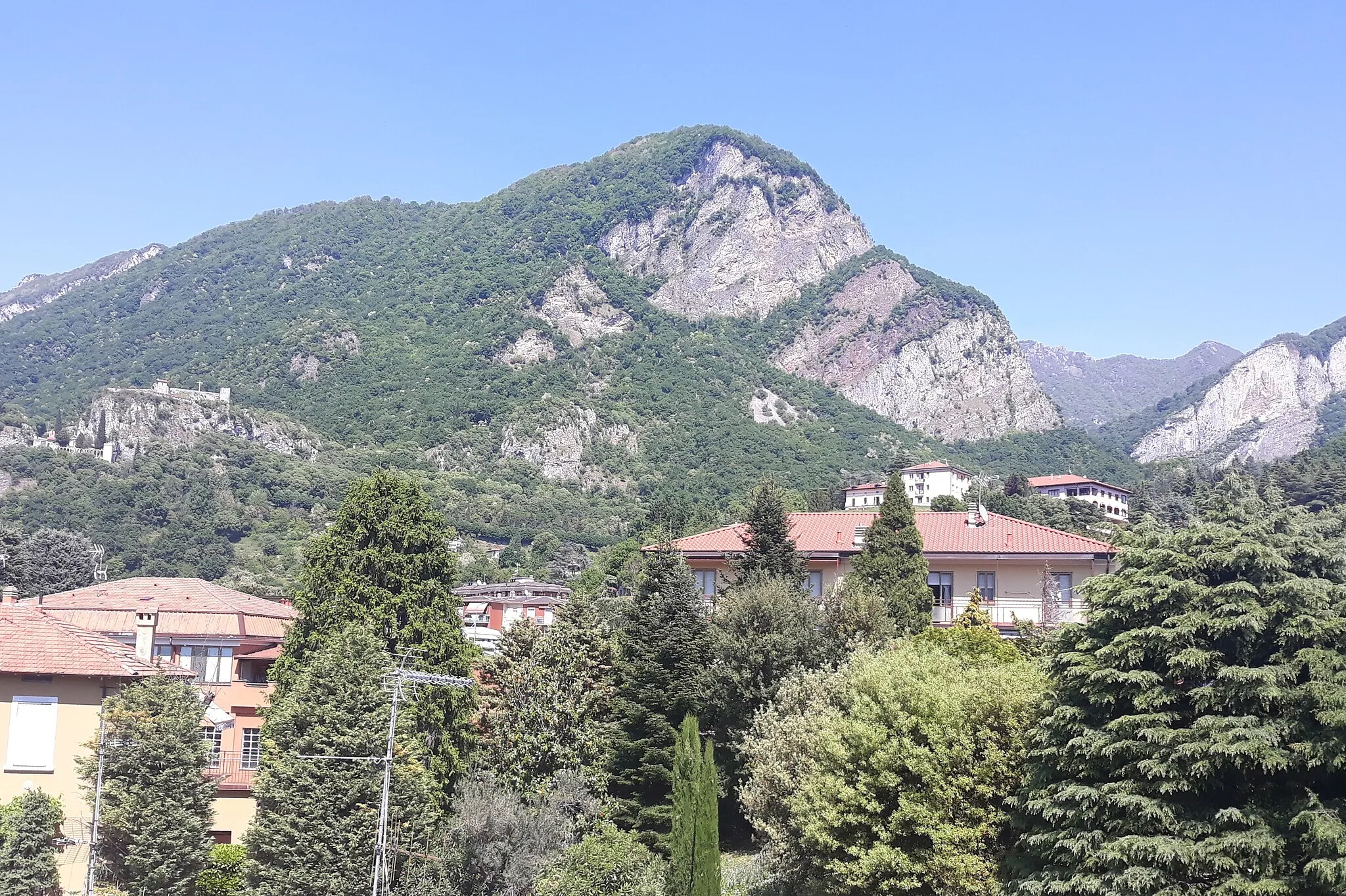 Photo showing: Vista del Monte Mudarga da Vercurago