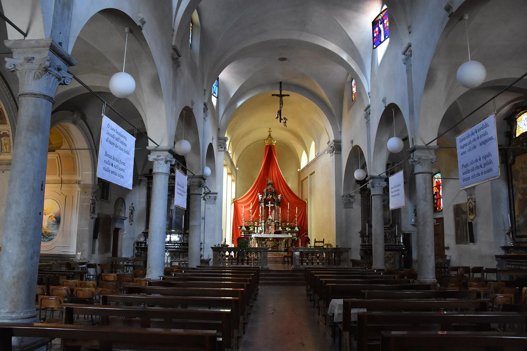 Photo showing: Interno della chiesa di santo Stefano protomartire a Viggiù, in provincia di Varese.