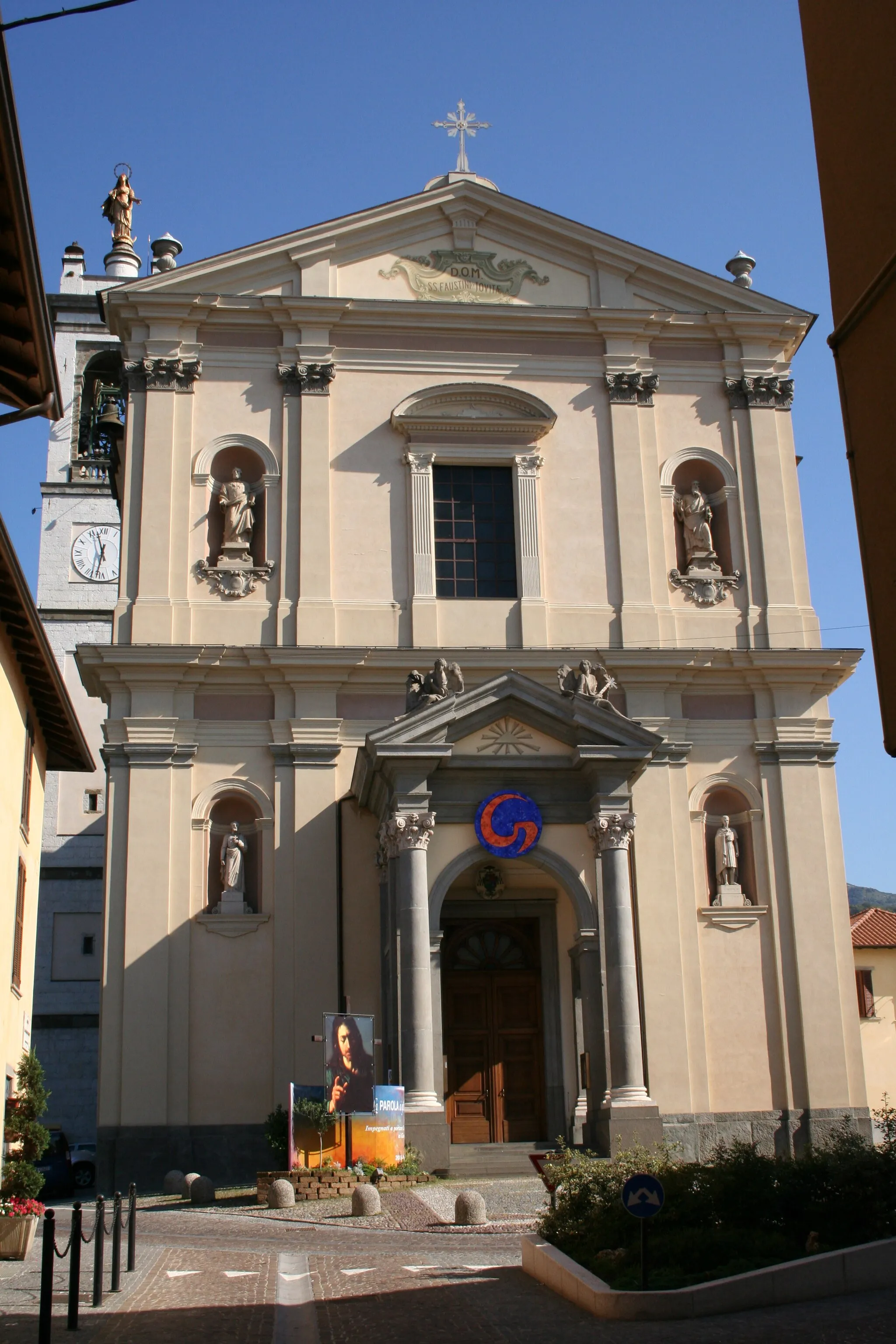 Photo showing: Autore Giorces. Villa d'Almè, la Parrocchiale.