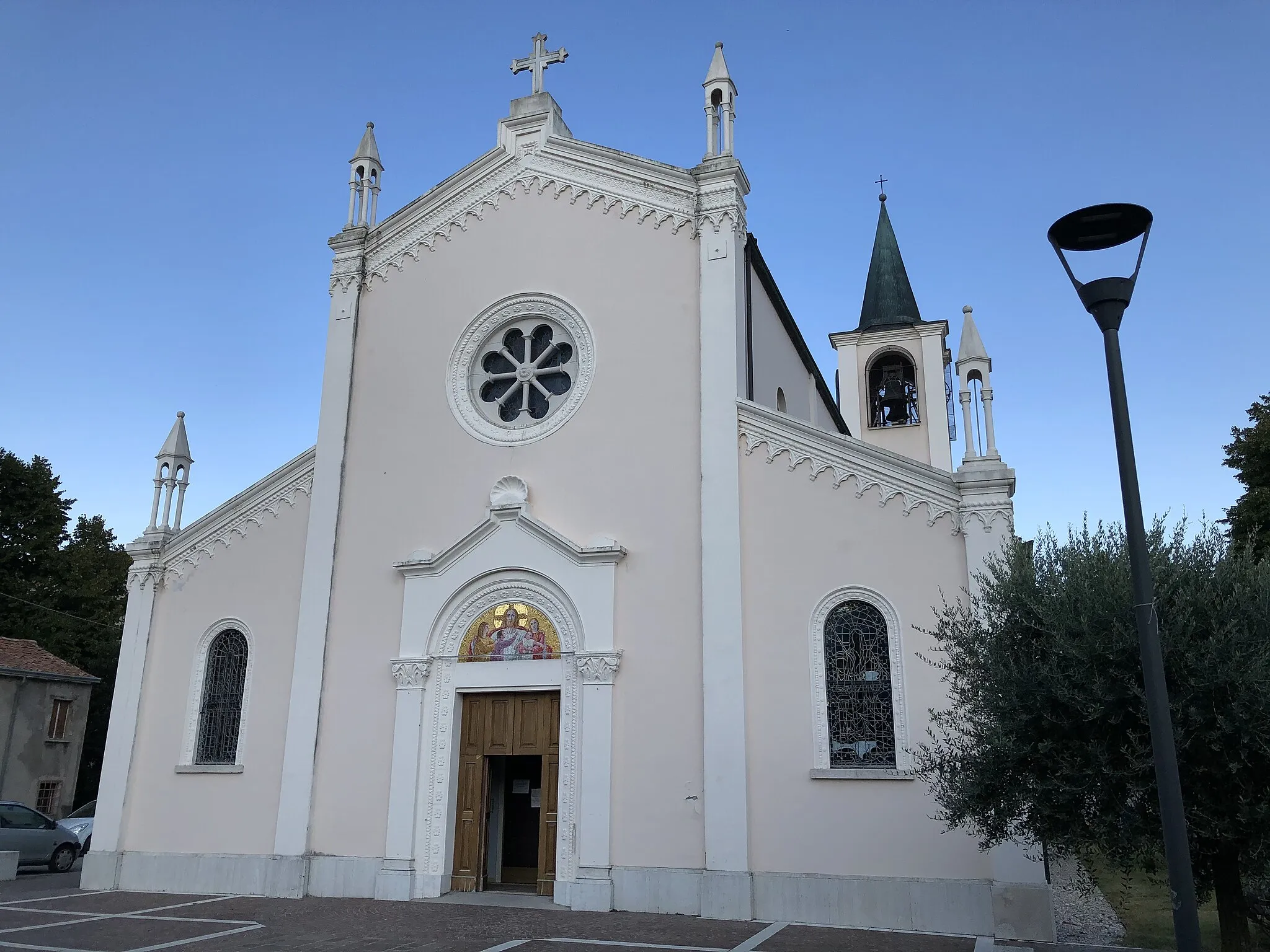 Photo showing: Chiesa San Michele - Villa Poma