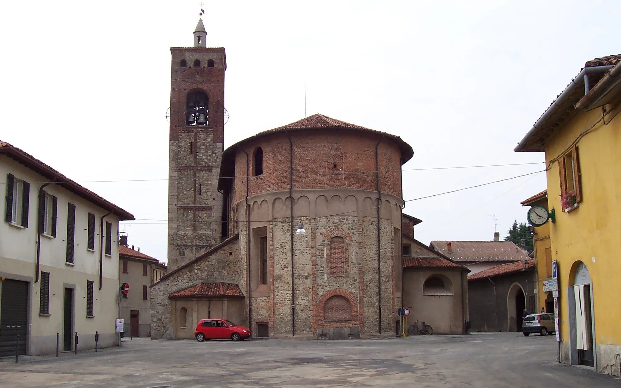 Photo showing: Piazza Castellana con la Collegiata di Santo Stefano.