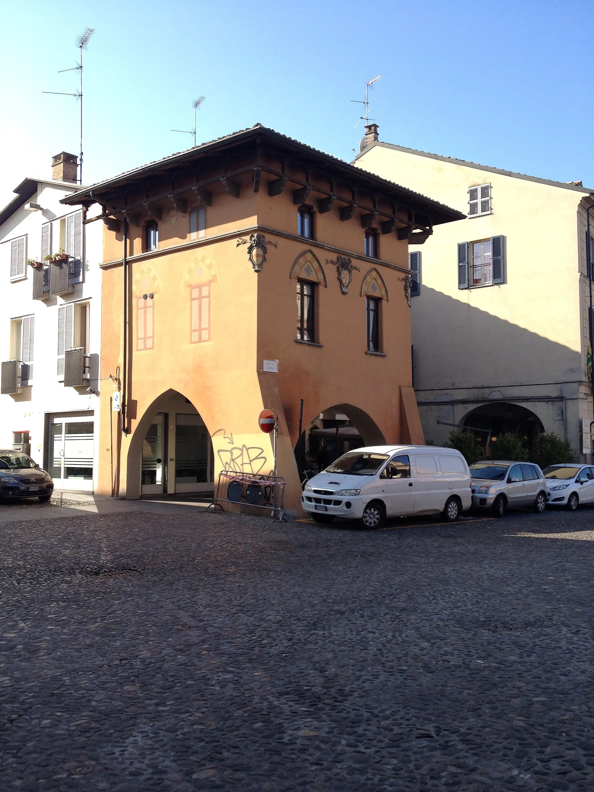 Photo showing: Veduta di Casa Nava a Voghera (PV)