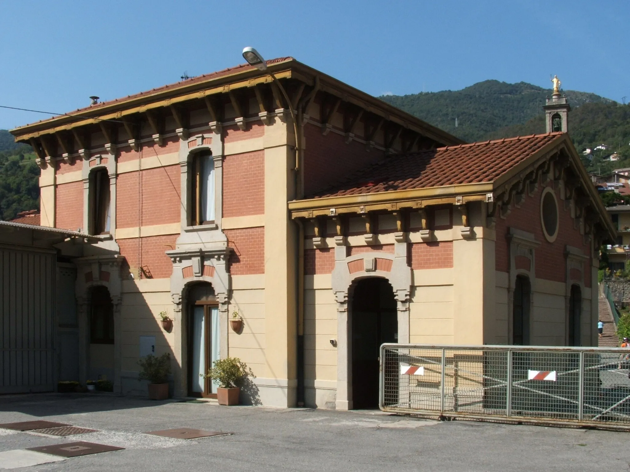 Photo showing: Old train station of Zogno, Bergamo, Italy