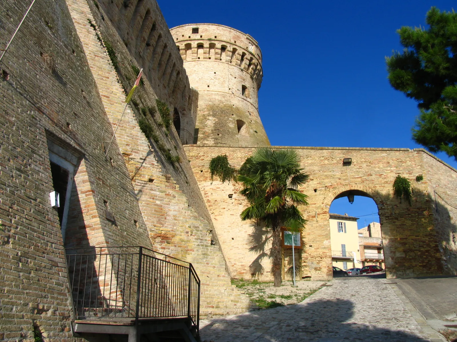 Photo showing: Acquaviva Picena, Marche, Italia Fortezza di Acquaviva Picena, Fortress of Acquaviva Picena Marche Italy