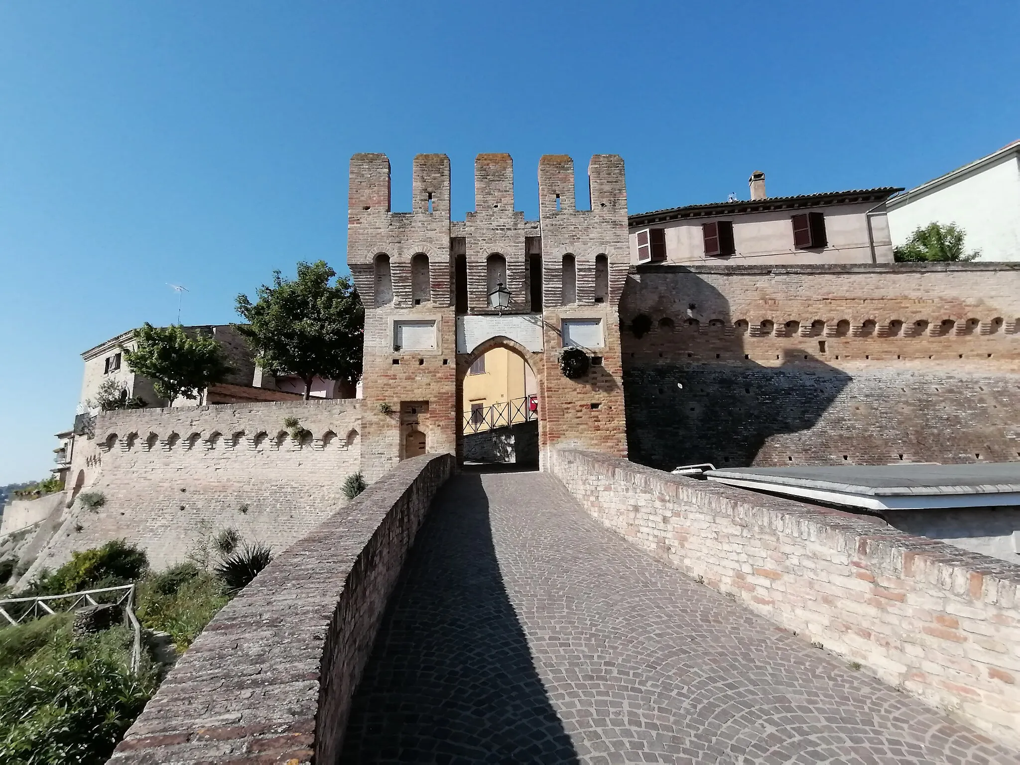 Photo showing: Castel d'Emilio - Agugliano (AN). La Porta, Baccio Pontelli, XV sec.