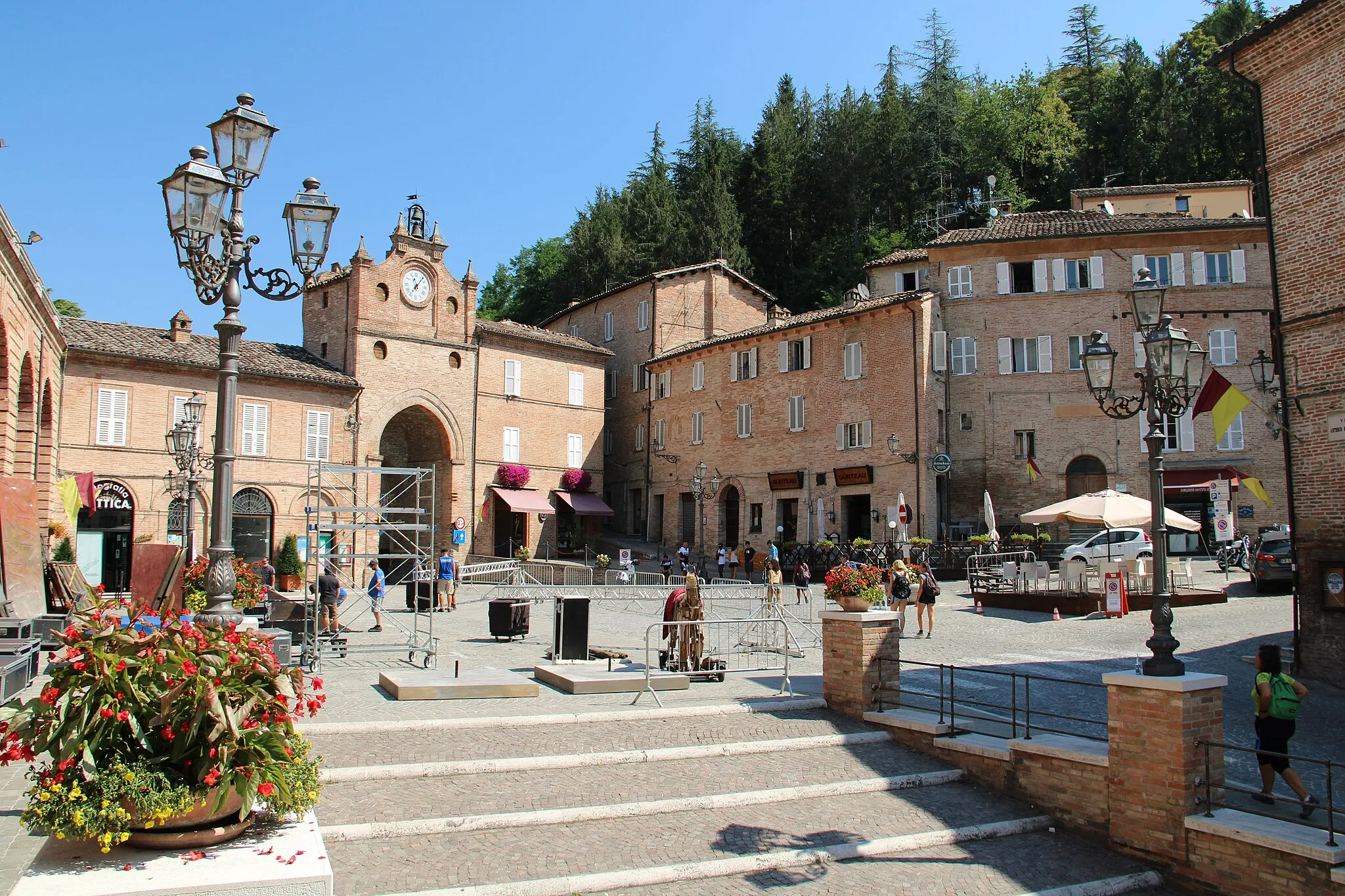 Photo showing: Amandola, Piazza Risorgimento