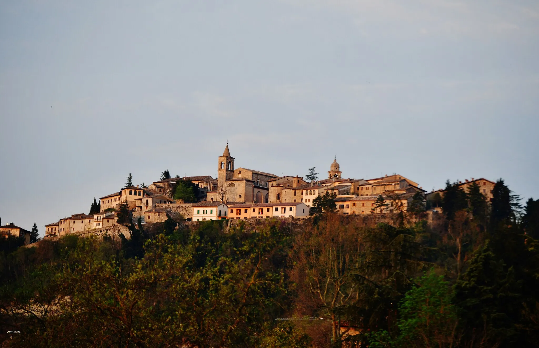 Photo showing: Vista dalla superstrada di Belforte del Chienti  in provincia di Macerata