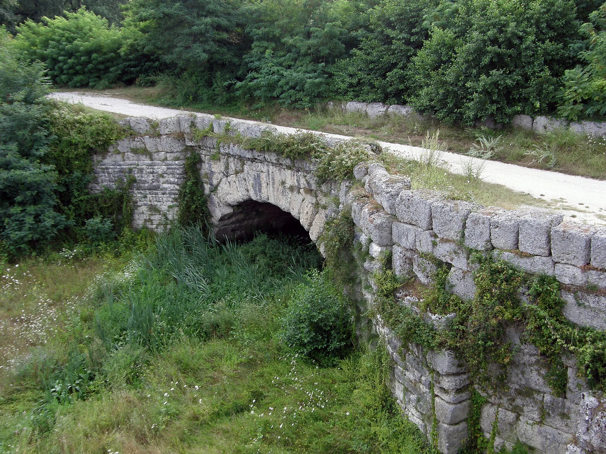 Photo showing: Mallio bridge Cagli, Marche, Italy: a Roman bridge on the ancient Via Flaminia
