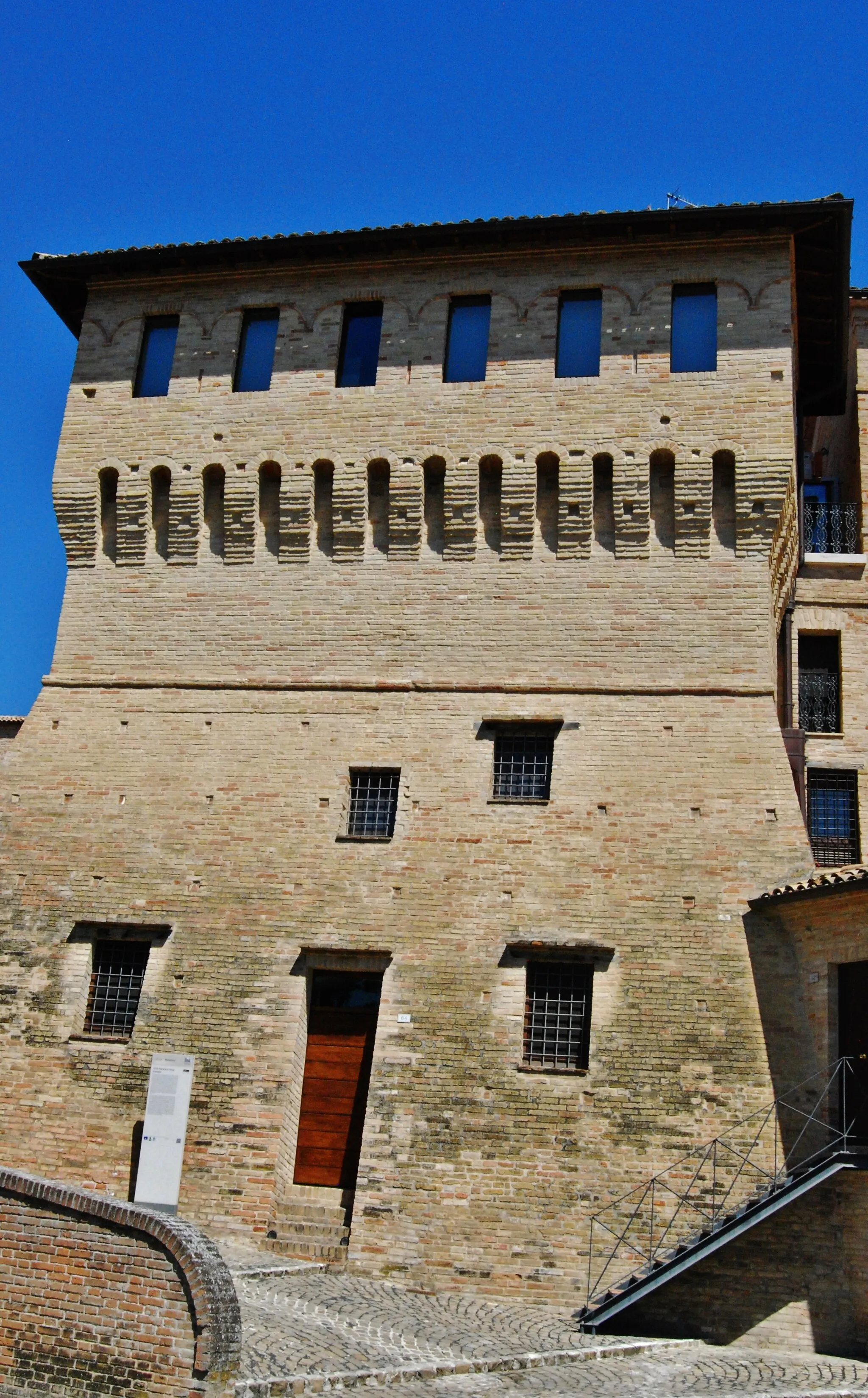 Photo showing: Torrione Medievale