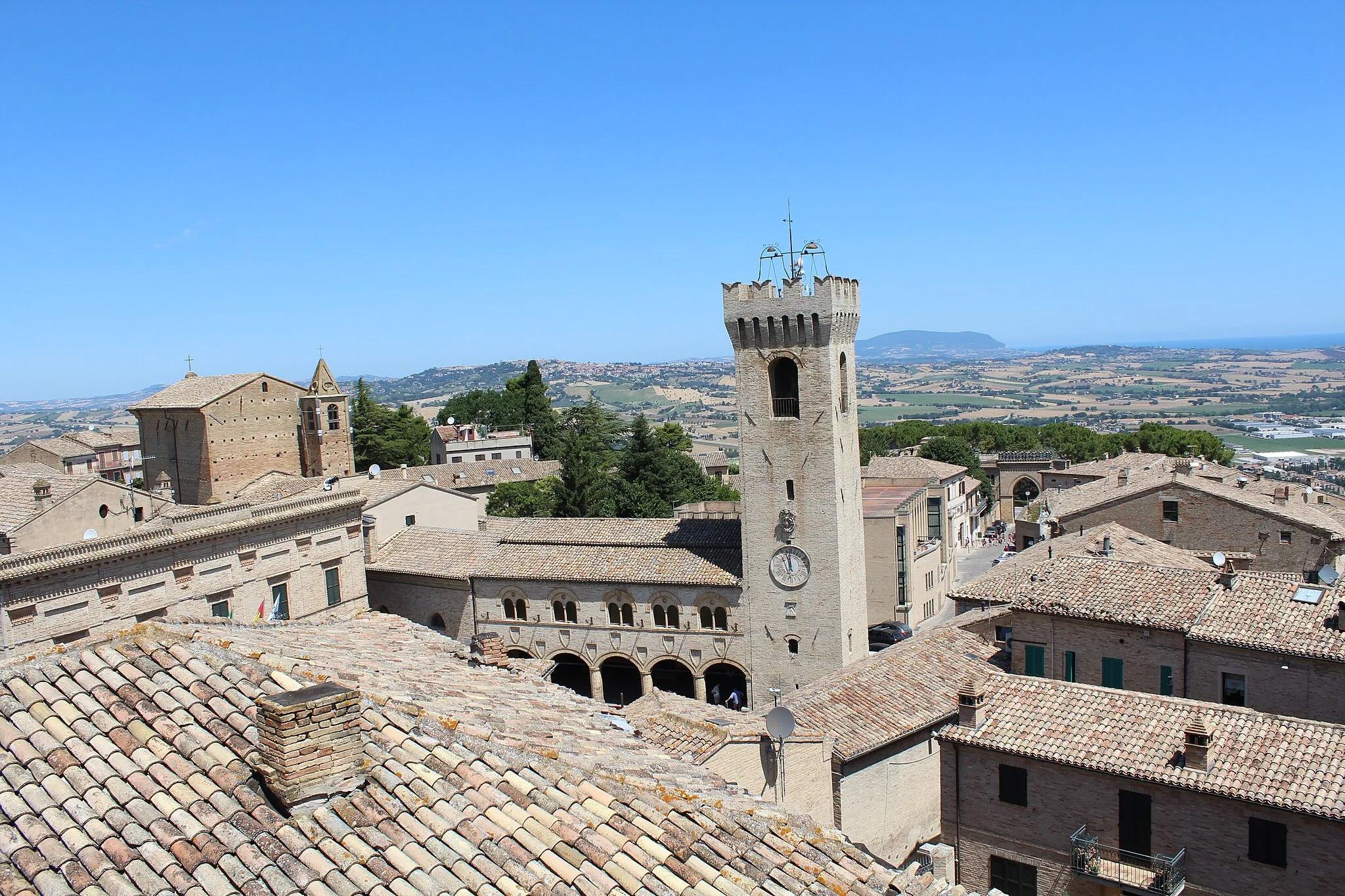 Photo showing: Torre civica e Palazzetto del podestà (Montelupone)