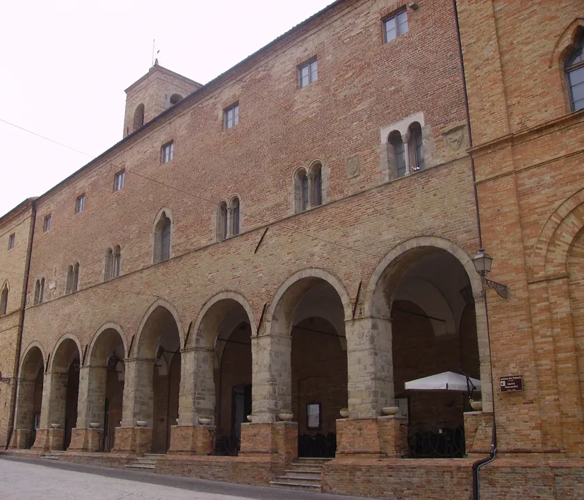 Photo showing: Ripatronsone (Ascoli Piceno):Palazzo del Podestà