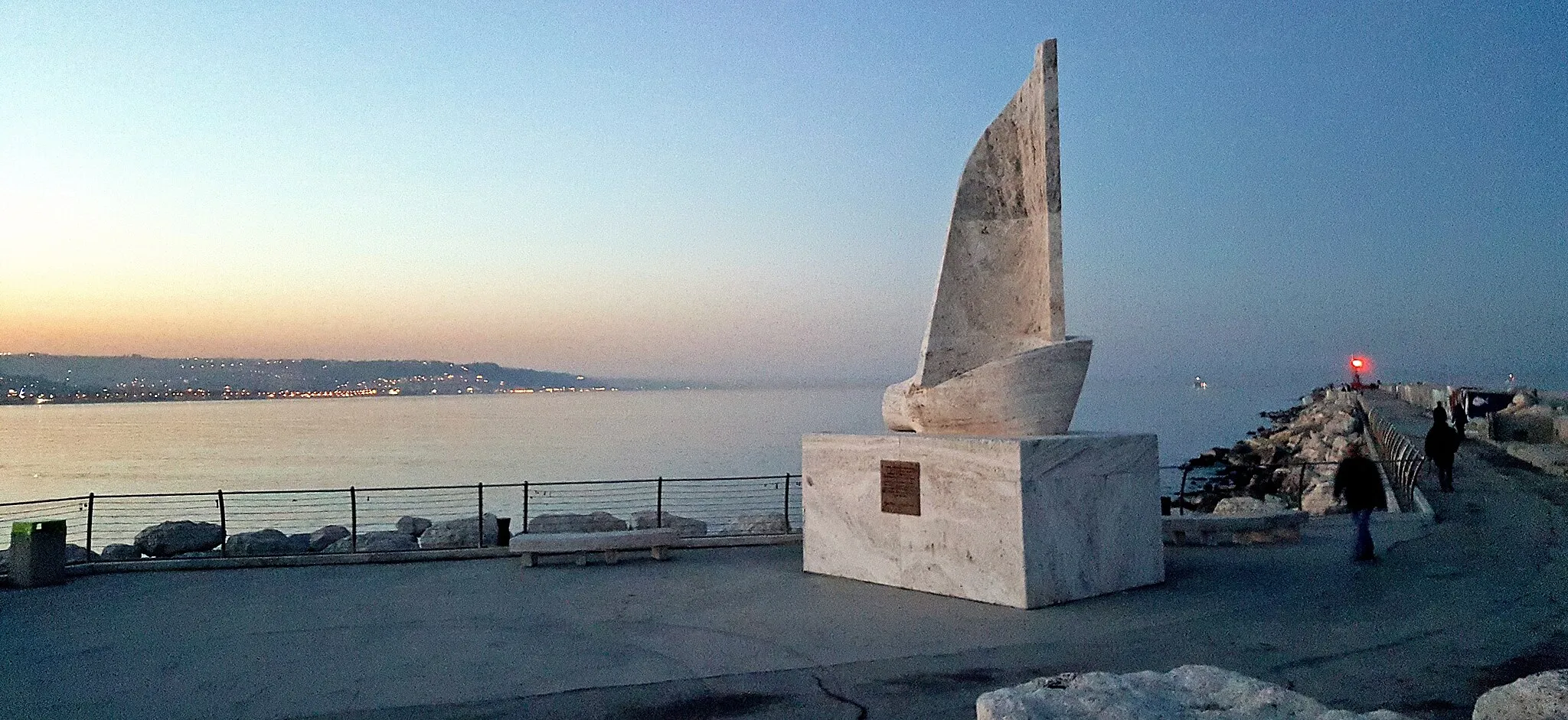 Photo showing: Monument “The sail”, south pier San Benedetto del Tronto.