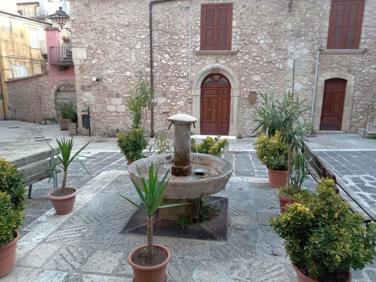 Photo showing: Fontana ottocentesca in piazza Sant'Angelo in Isernia.