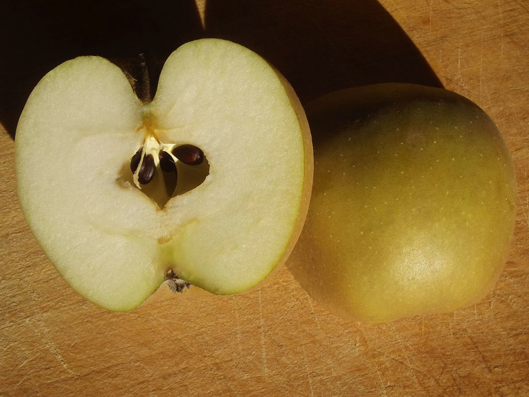 Photo showing: Renetta Grigia di Torriana (Prodotto Agroalimentare Tradizionale del Piemonte - a kind of apple traditionally growthin Piedmont)