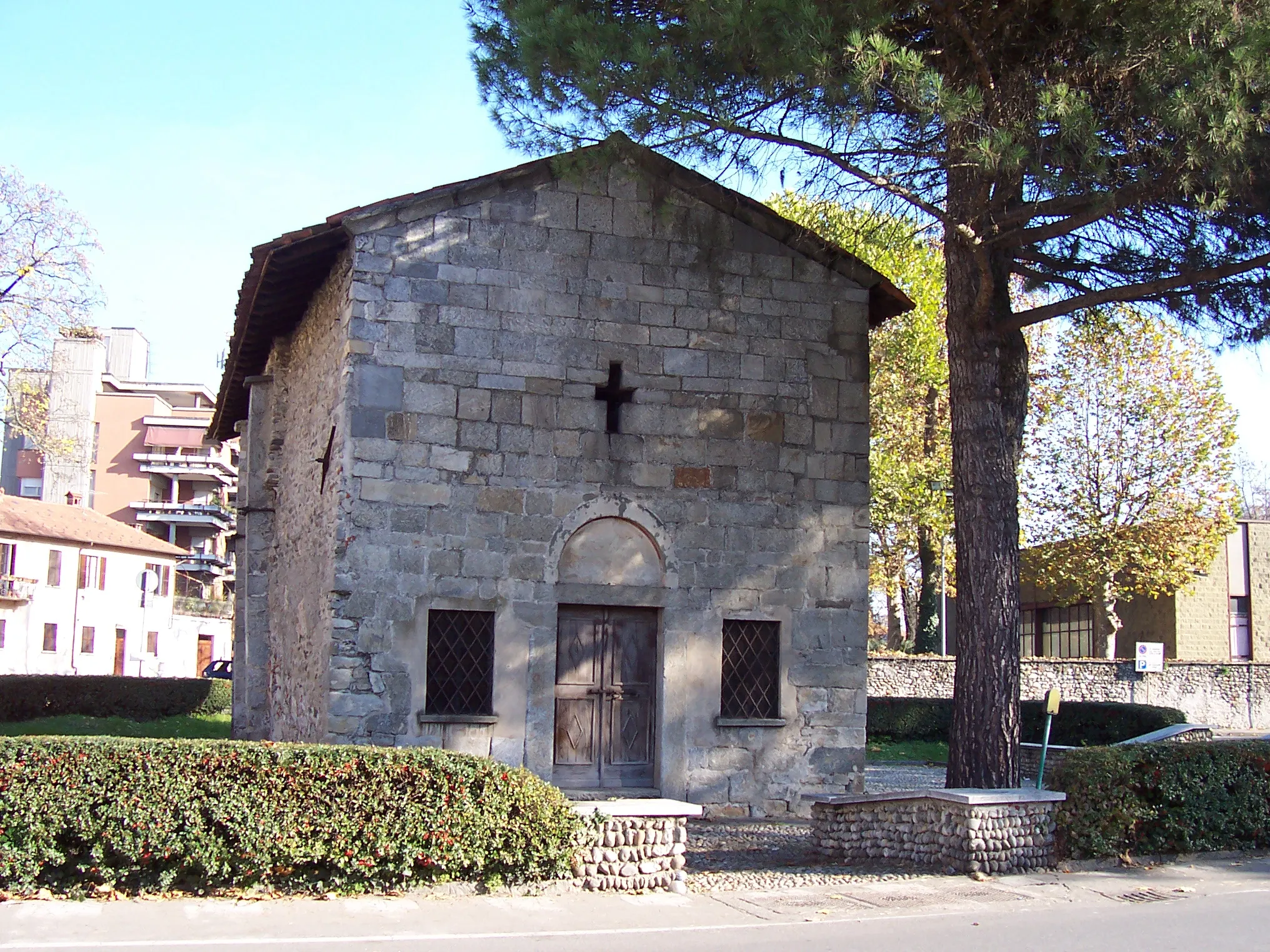 Photo showing: Borgomanero - San Leonardo church

Source photographed by myself
Photographer Pier Luigi Mora
Date 20 November 2005 Camera Data

Camera Kodak CX6330 zoom digital camera