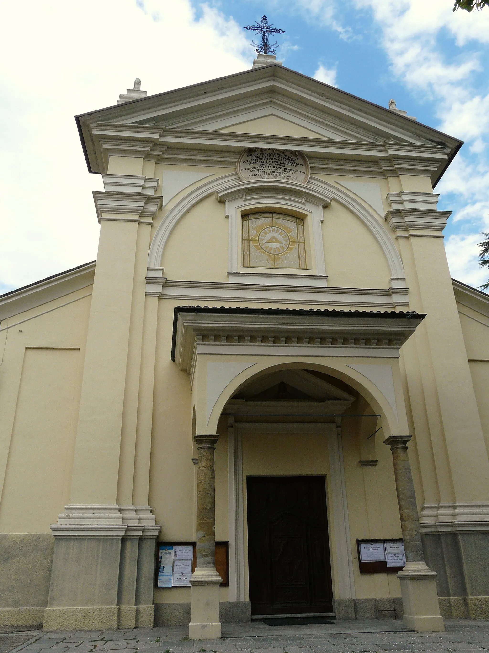 Photo showing: Chiesa di San Leonardo di Canelli, Piemonte, Italia