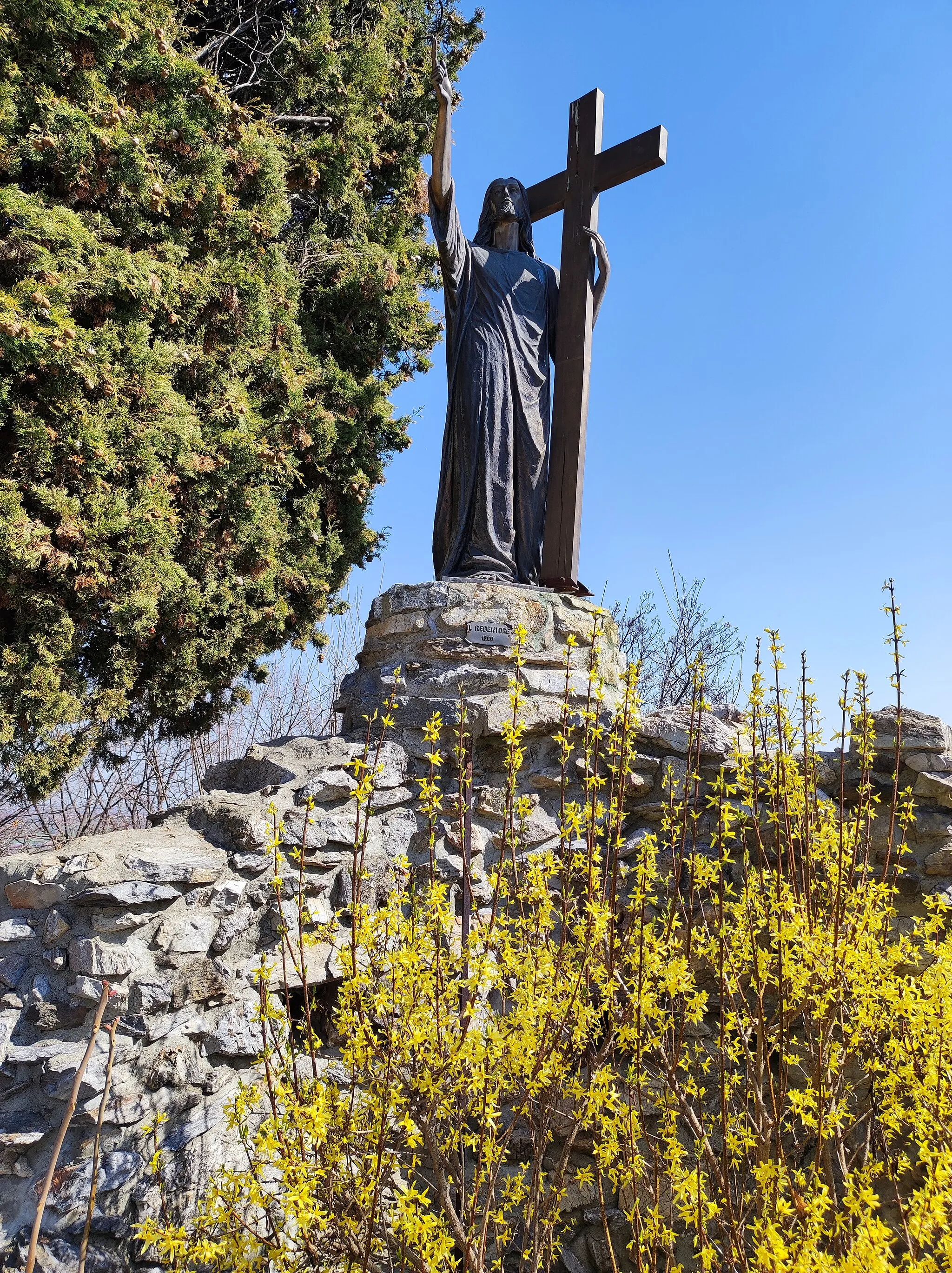 Photo showing: Wayside shrine in Caraglio, Italy