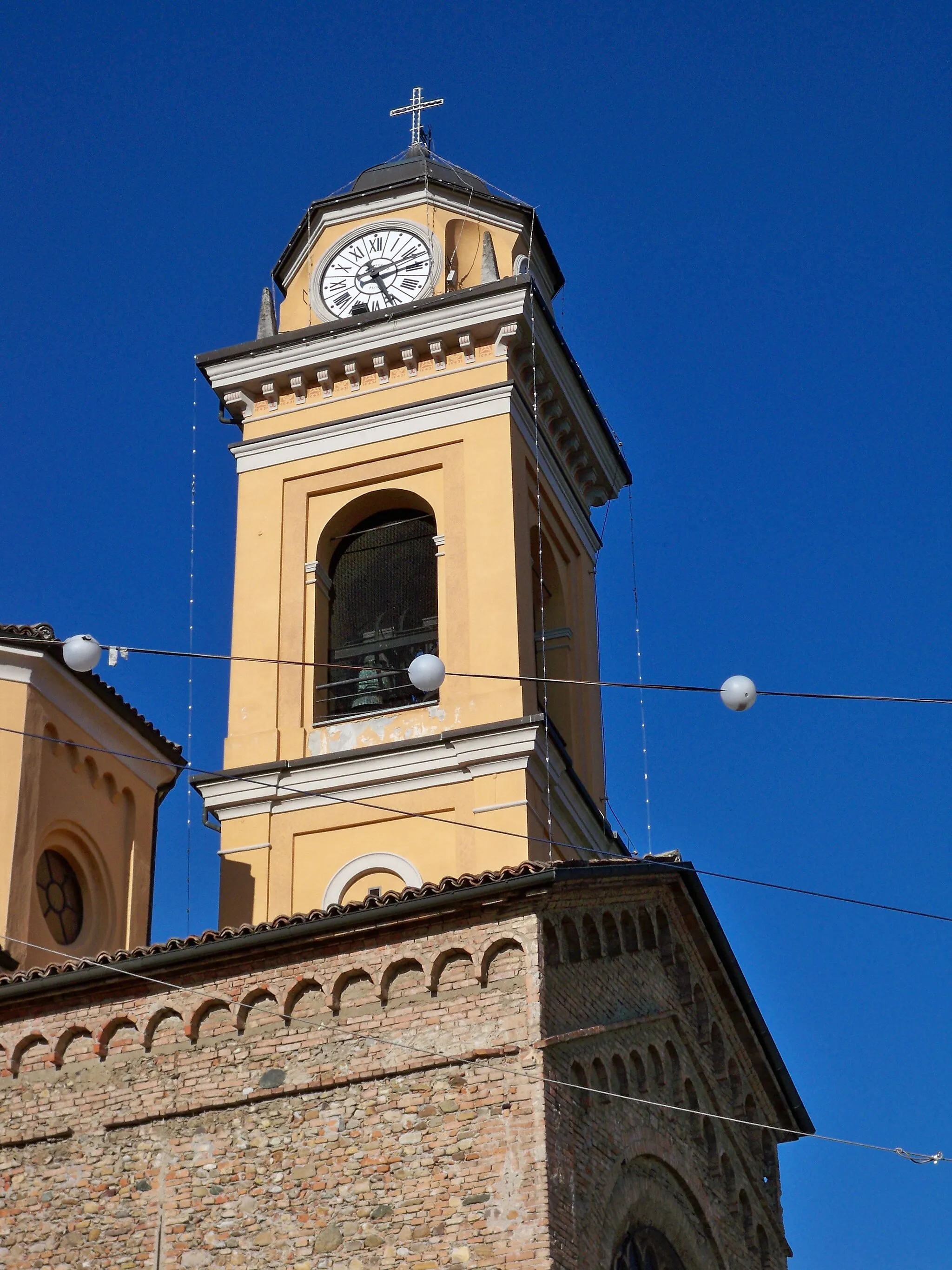 Photo showing: Dettaglio del campanile della chiesa di Cassano Spinola (AL)