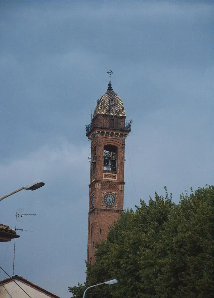 Photo showing: Campanile della chiesa dei Santi Carlo ed Anna